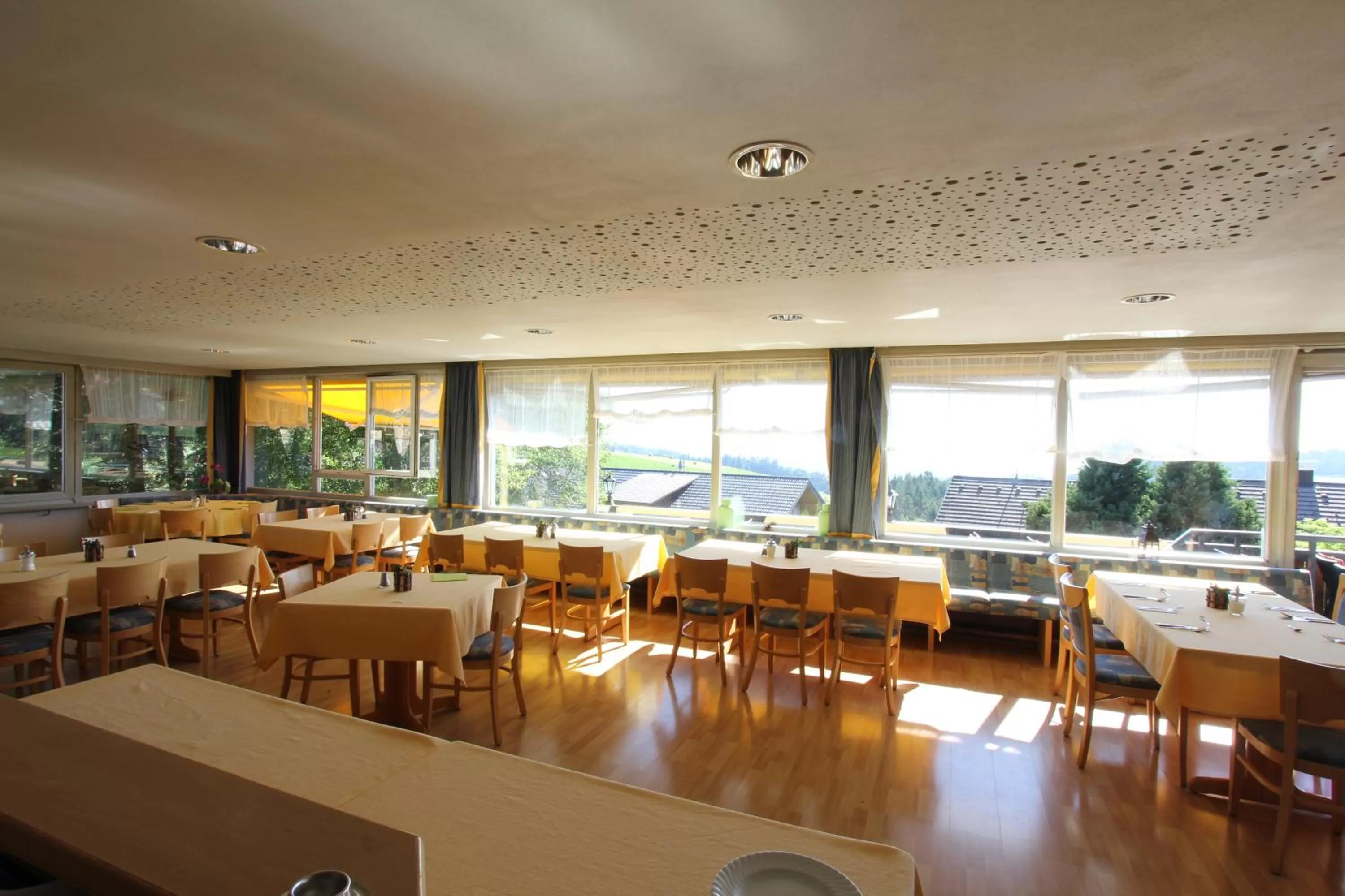 Restaurant/Places to Eat in Hotel Lowen by Mastiff