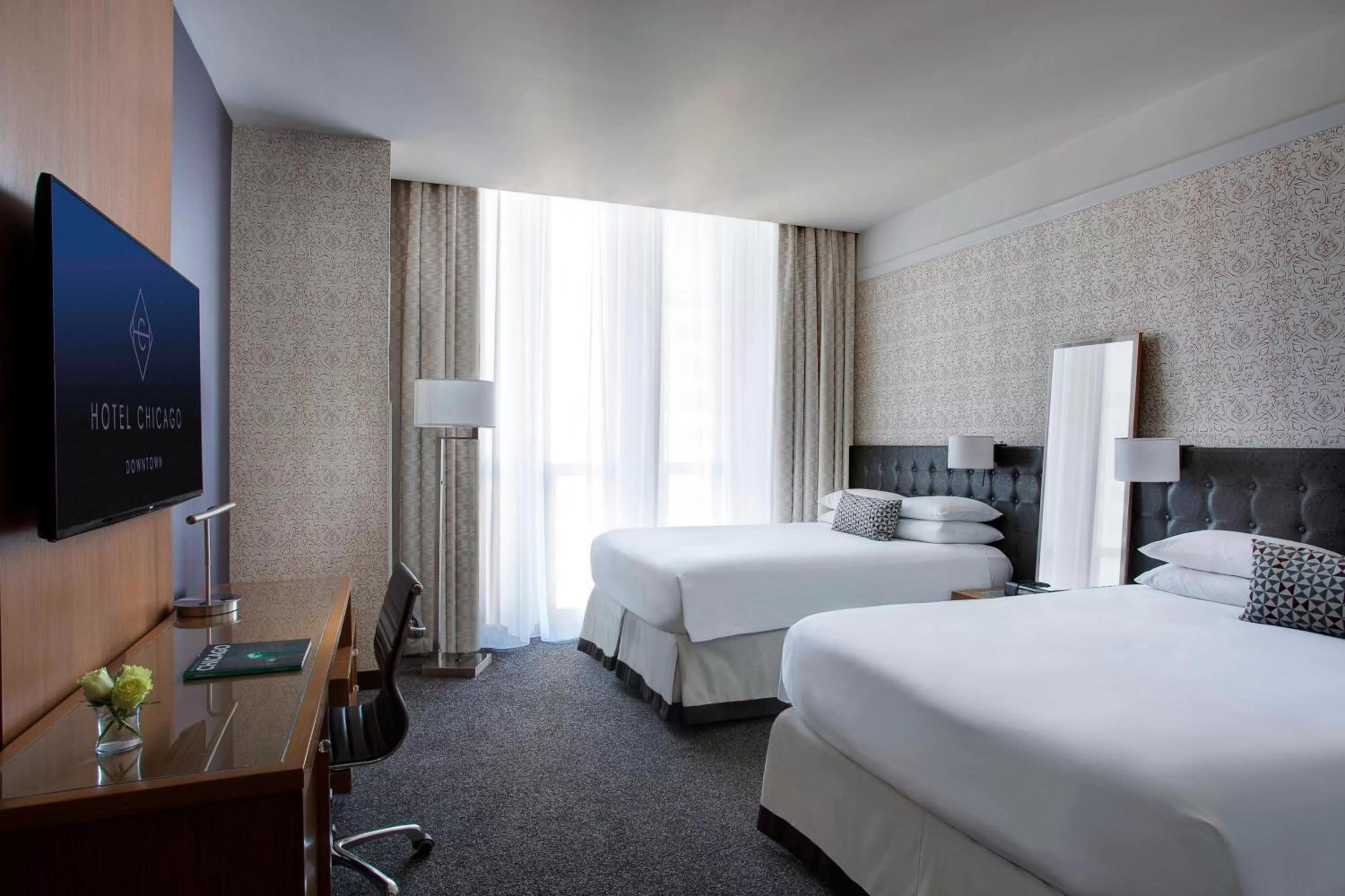 Photo of the whole room, Bed in Hotel Chicago Downtown, Autograph Collection