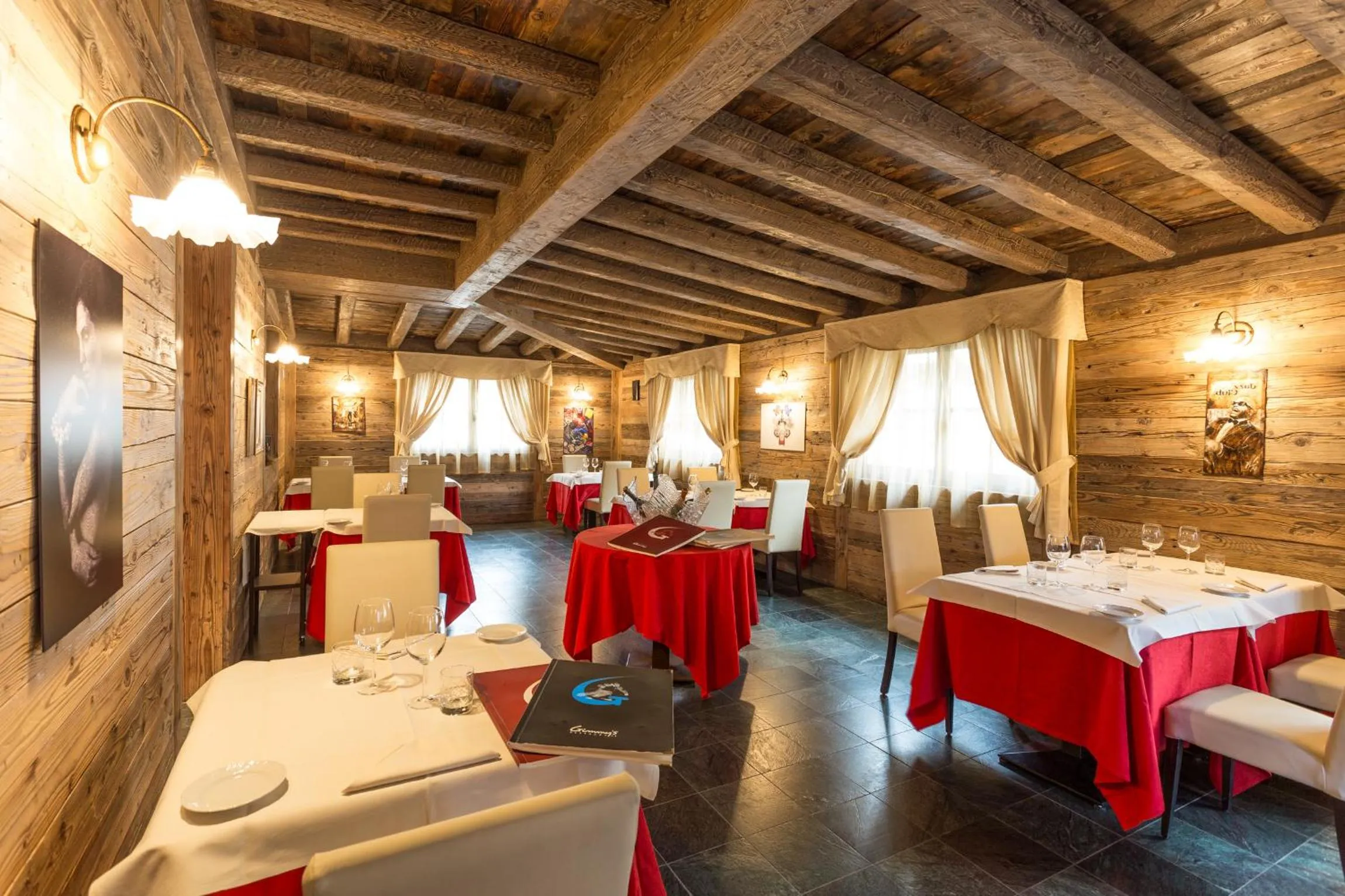 Restaurant/places to eat in Hotel Arisch