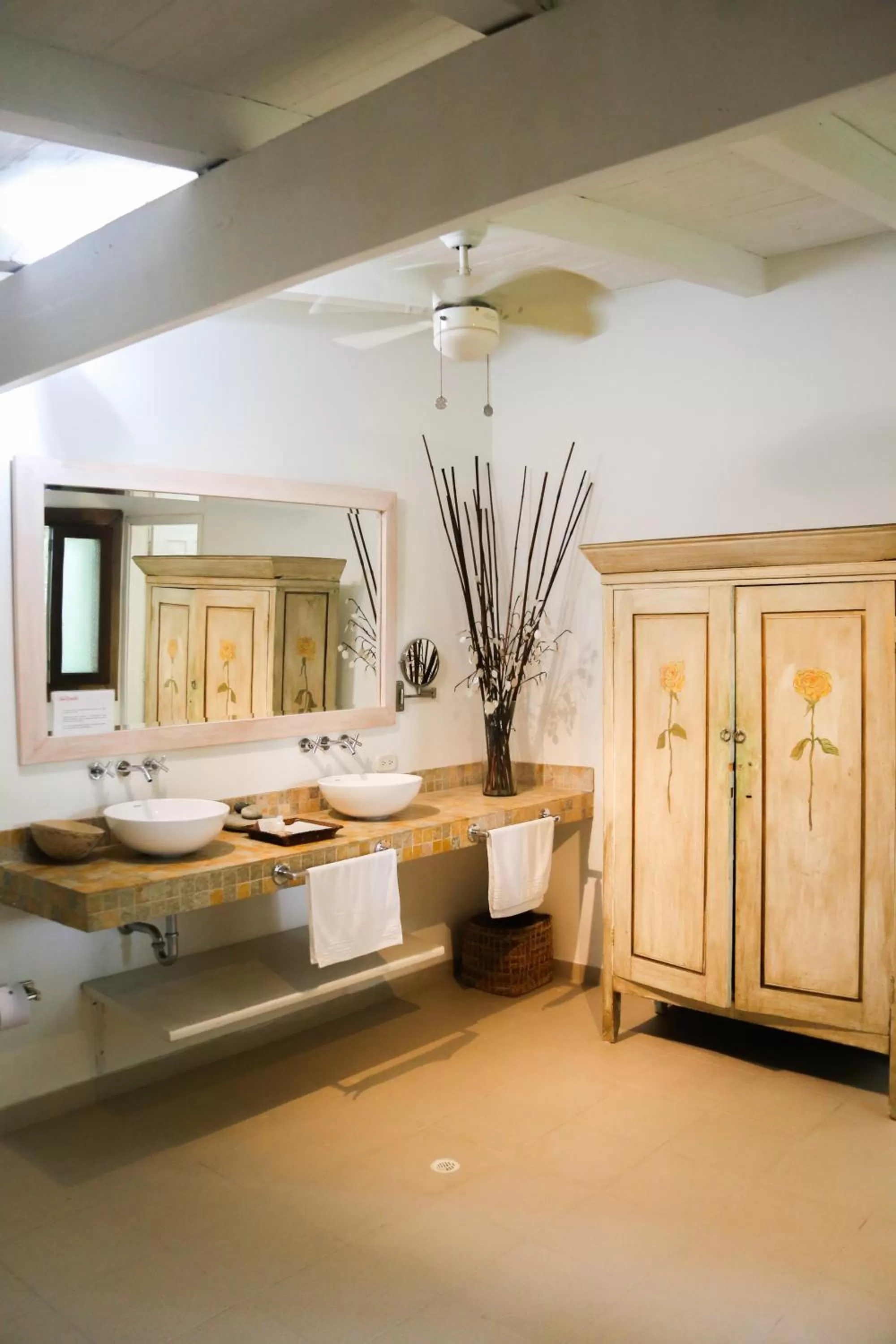 Bathroom, Bed in Hotel Boutique Casa Rosalía