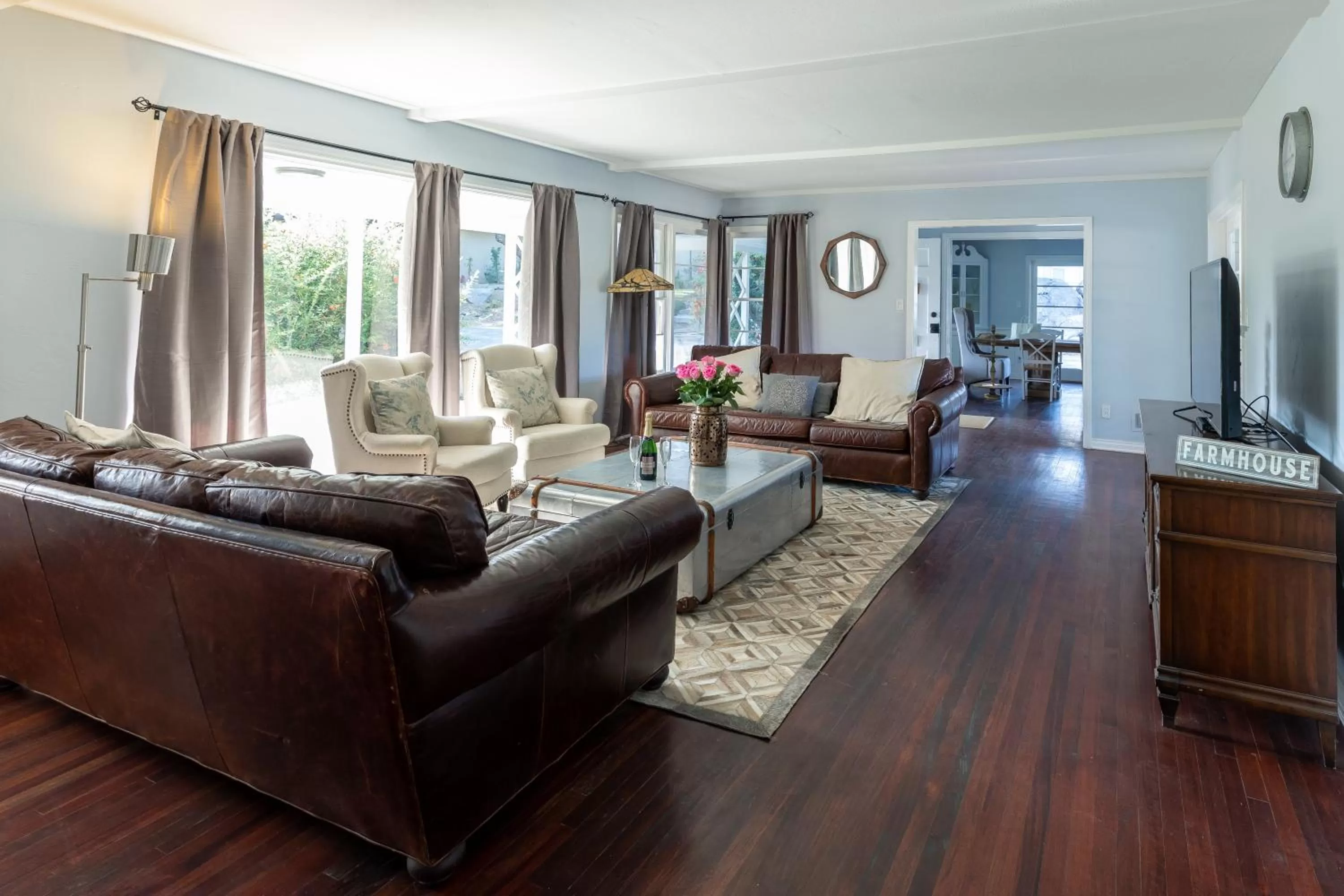 Living room in Apple Tree Inn