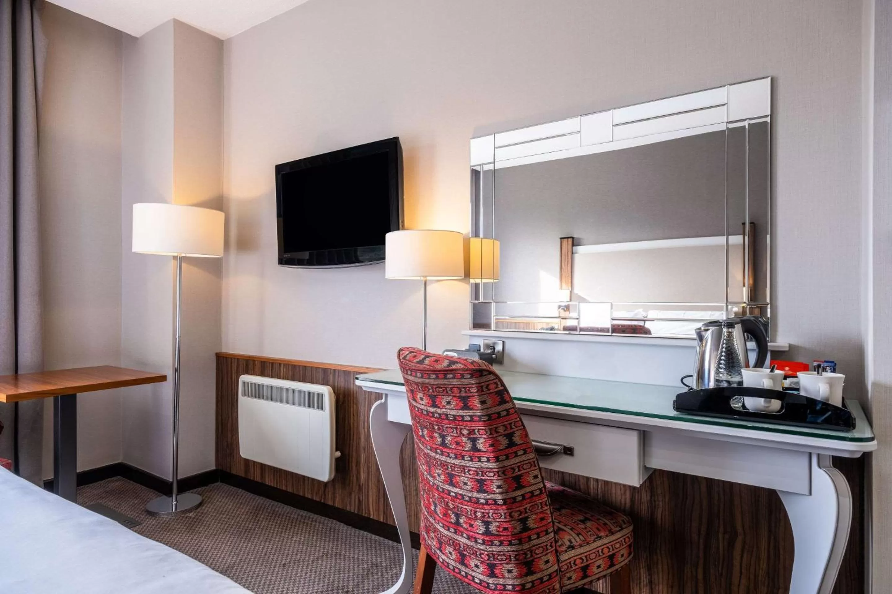 Photo of the whole room, Bed in Cedar Court Hotel Harrogate