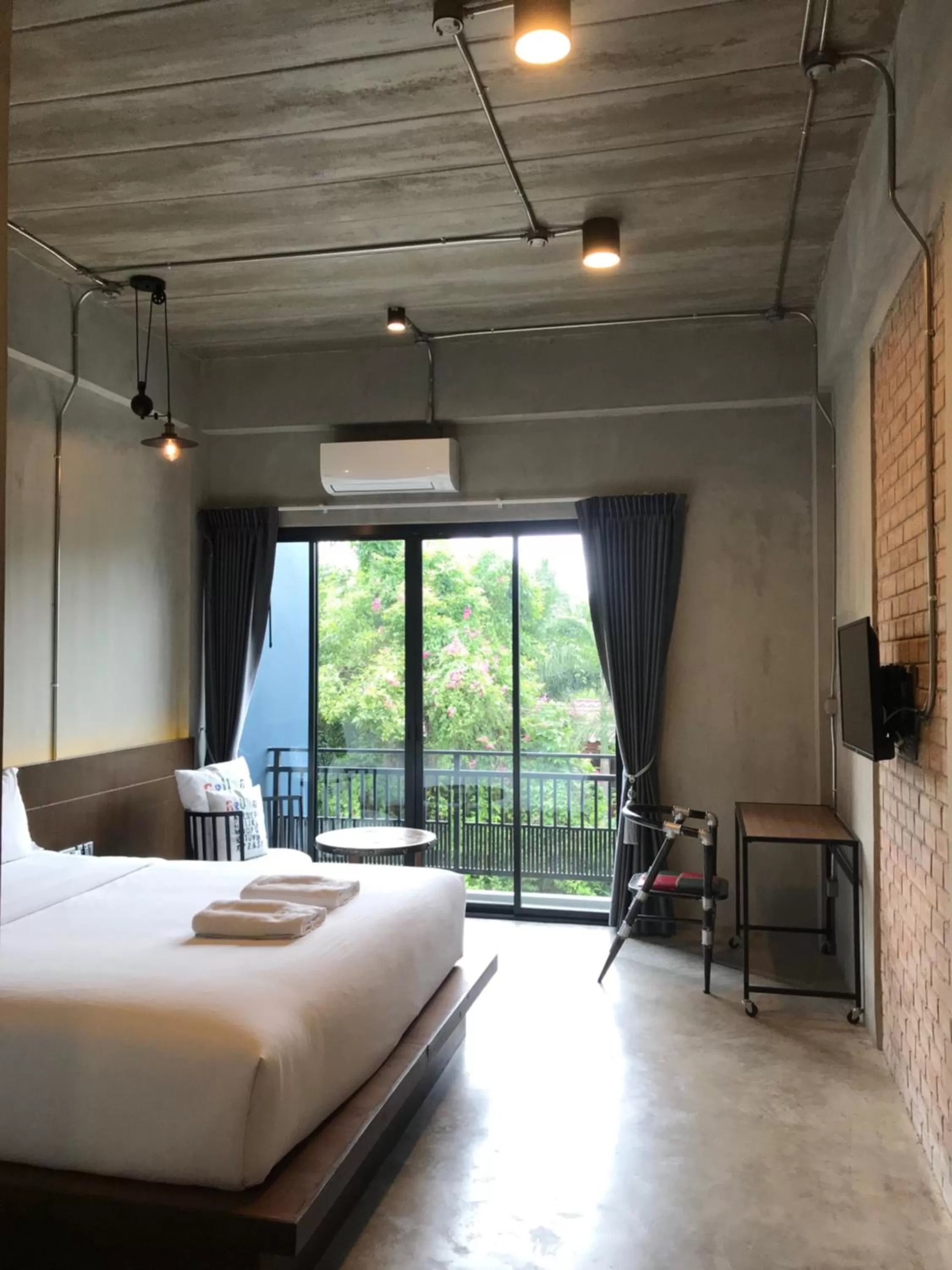 Photo of the whole room, Bed in Mosstel