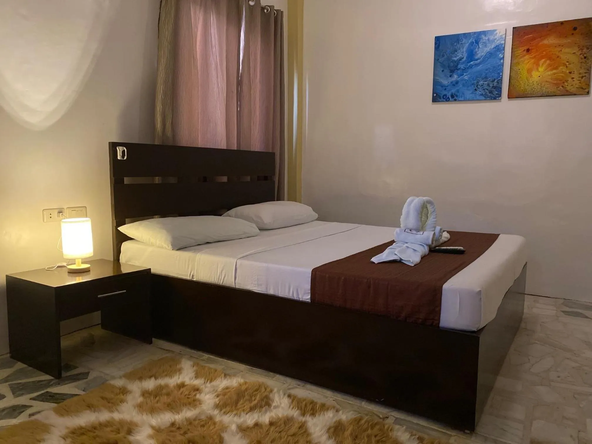 Bed in Papa Freds Beach Resort