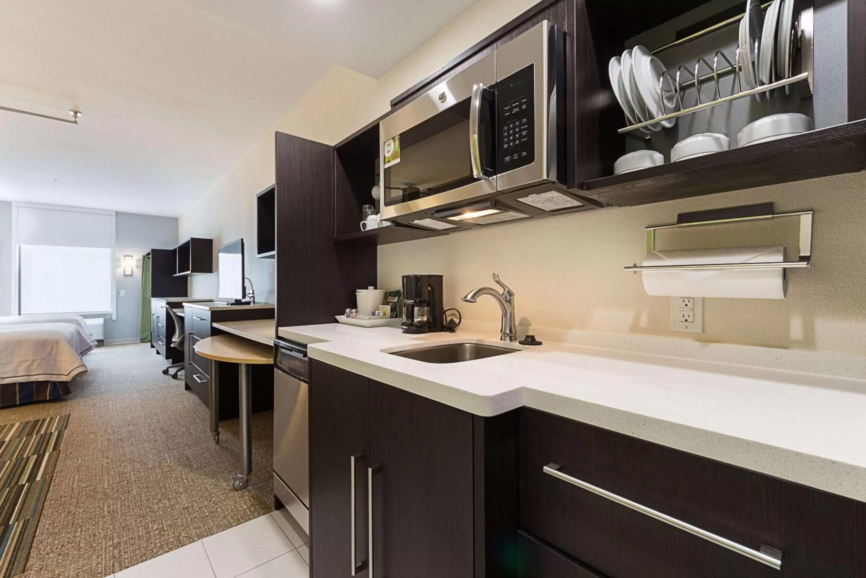 Kitchen or kitchenette in Home2 Suites By Hilton Dallas Grand Prairie