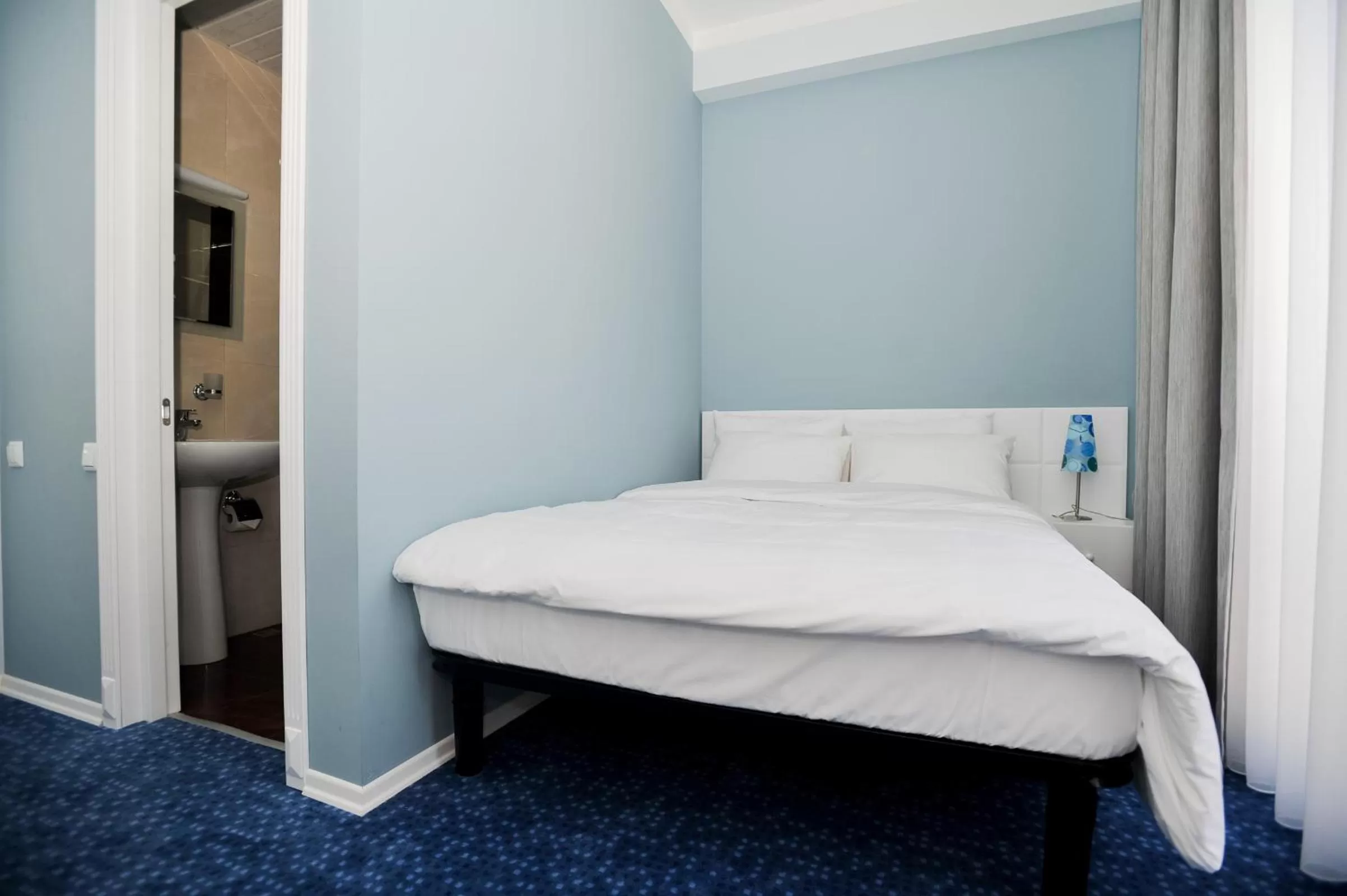 Photo of the whole room, Bed in Piazza Four Colours