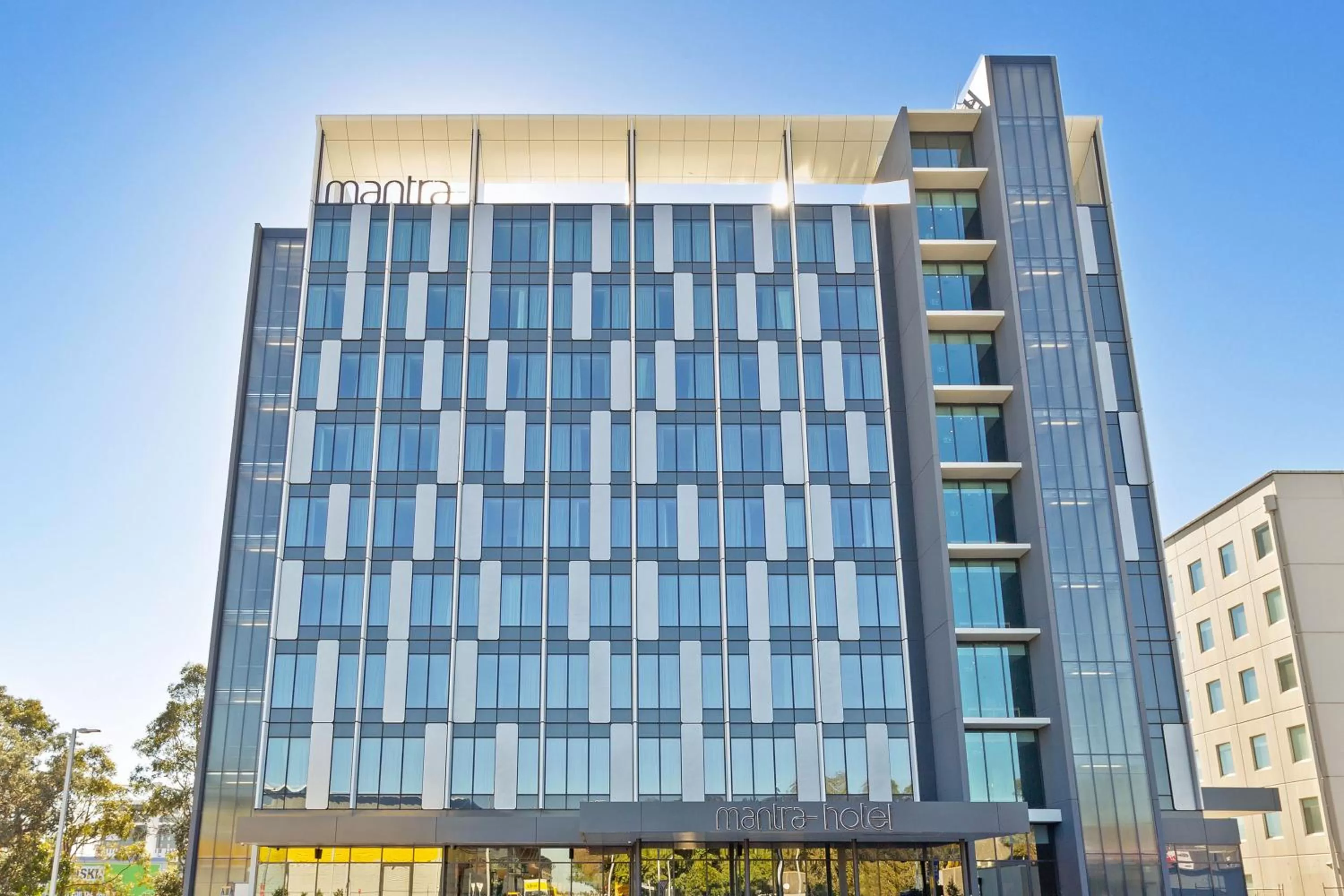 Property building in Mantra on Sydney Airport