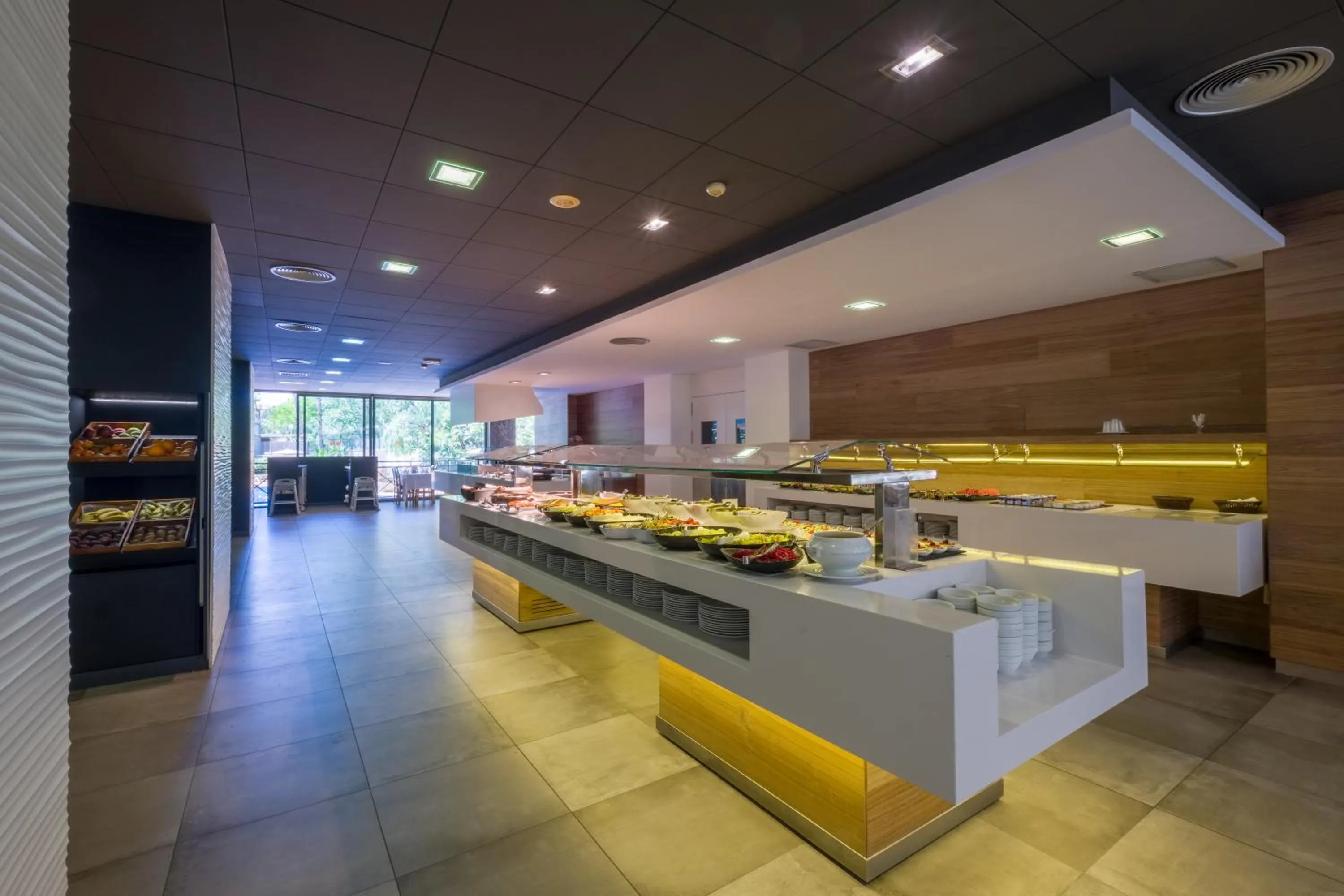 Restaurant/places to eat in Hotel California Palace