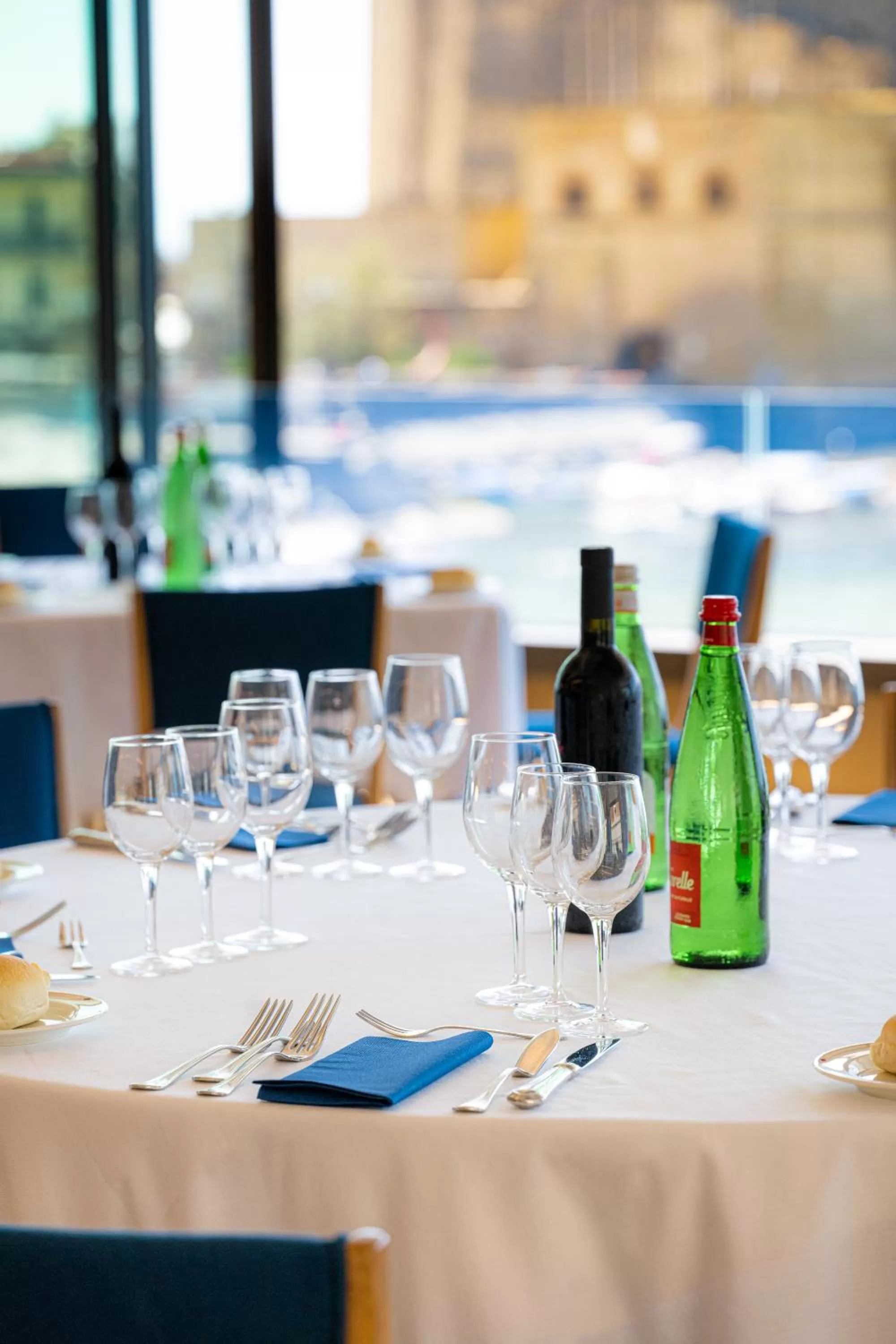 Restaurant/places to eat in Hotel Royal Continental