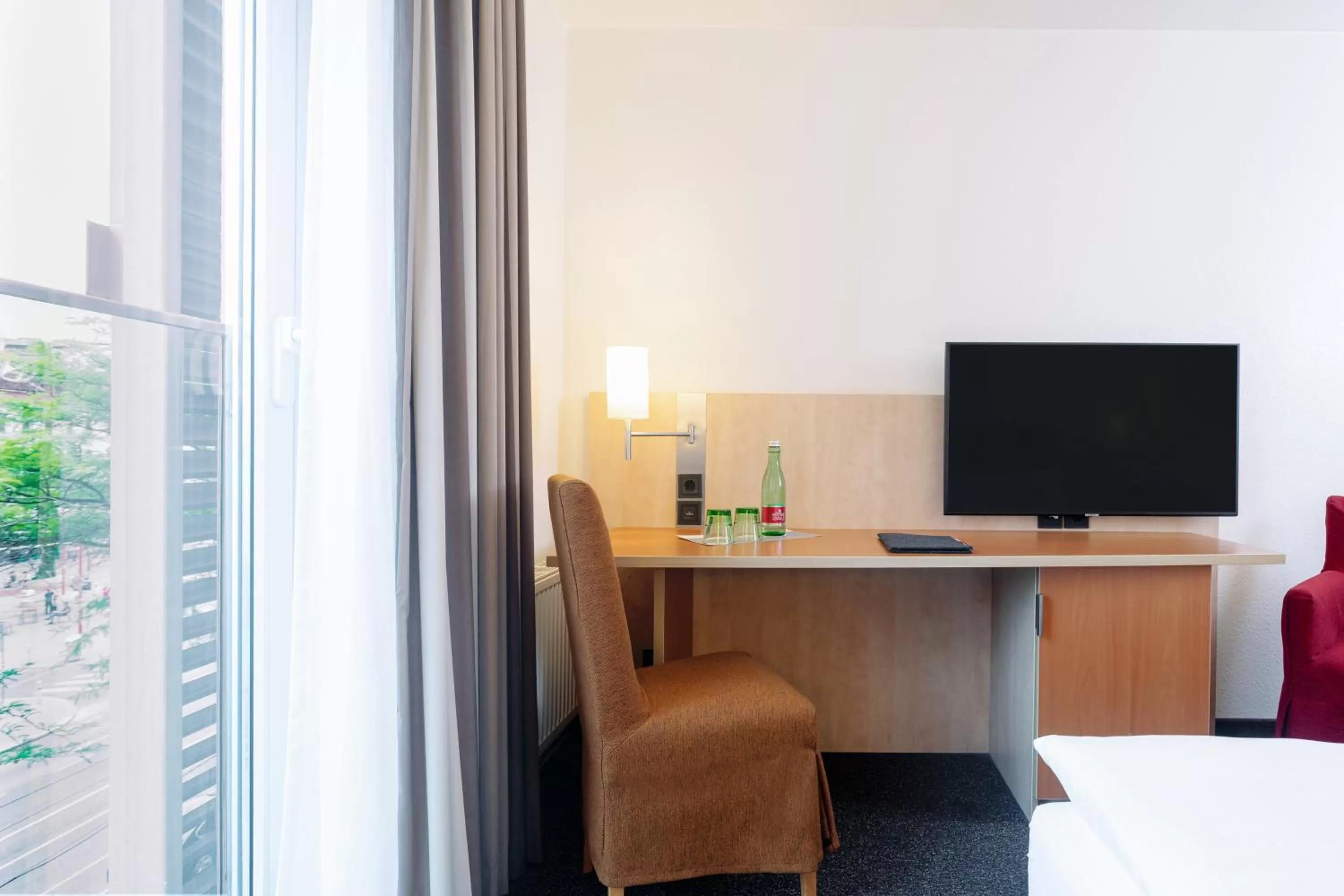 TV and multimedia in IntercityHotel Wien