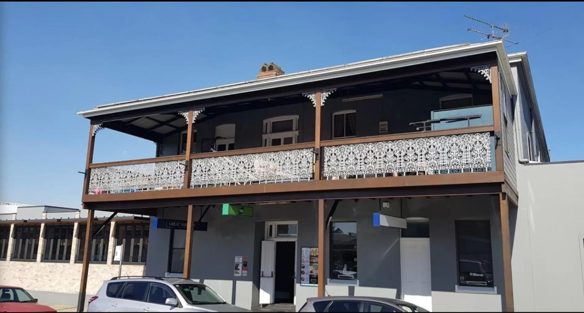 Facade/entrance in Great Northern Hotel