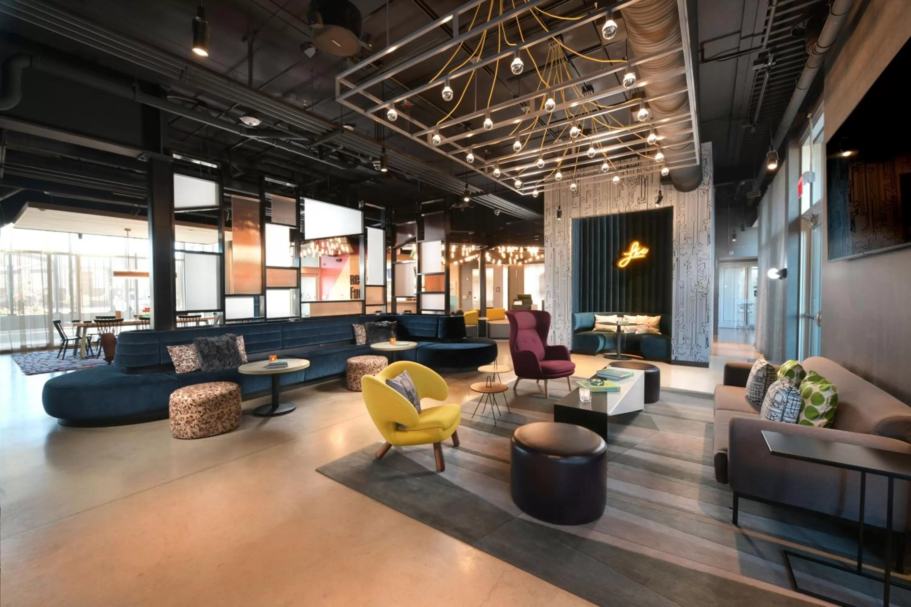 Lounge or bar in Aloft Lubbock
