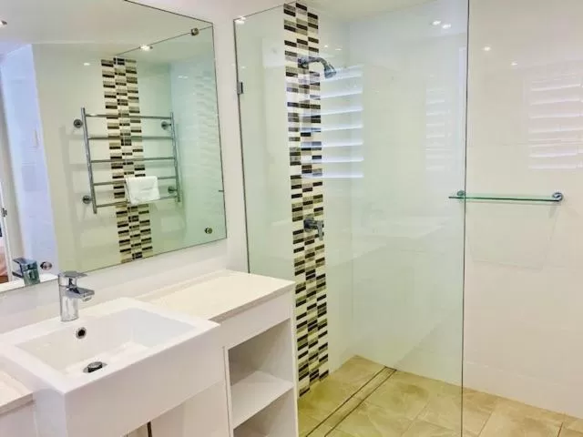 Shower in BeachView Apartments at Villa Paradiso