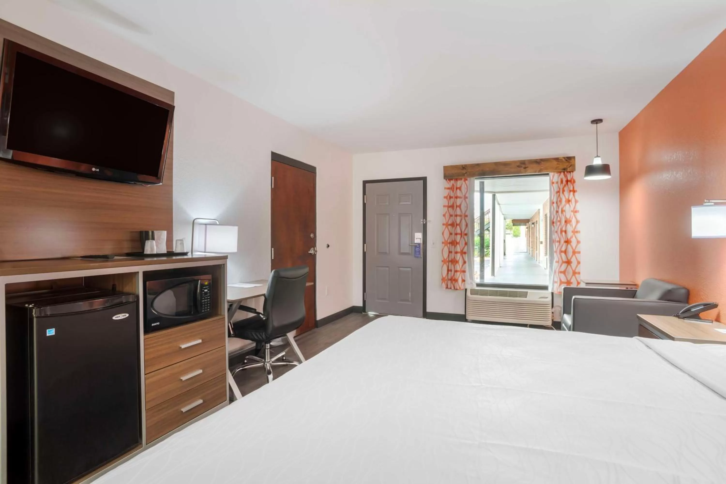 Bedroom, Bed in Best Western Statesville Inn