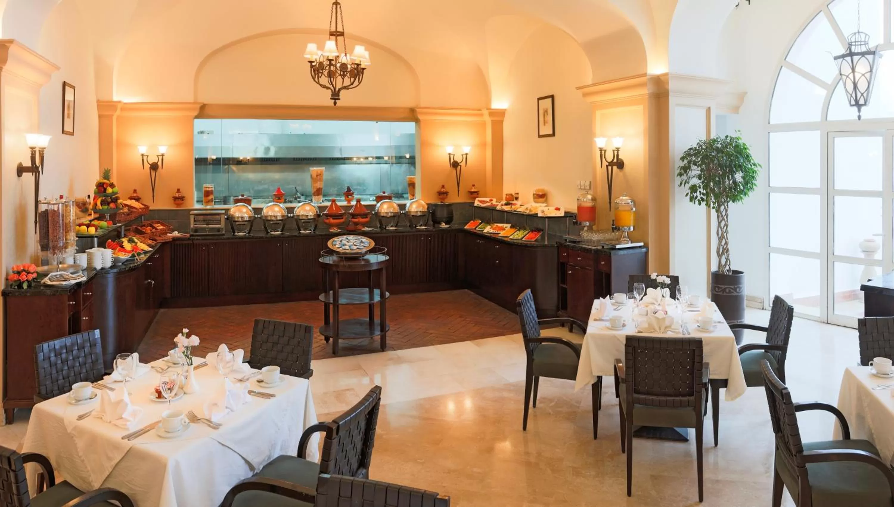 Restaurant/places to eat in L' Amphitrite Palace Beach Resort & Spa