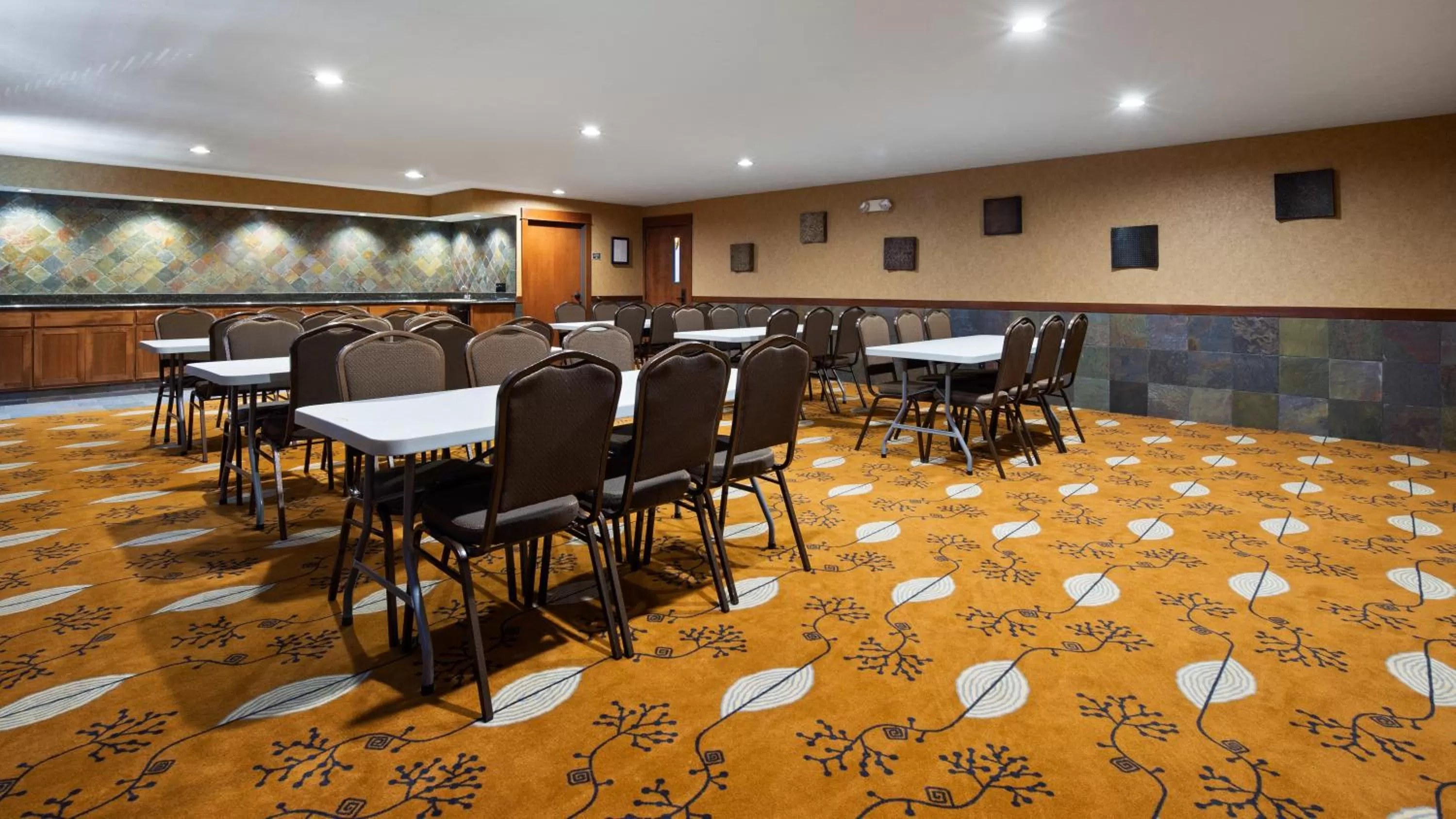 Business facilities in Lloyd Hotel Astoria Bayfront, an Ascend Collection Hotel