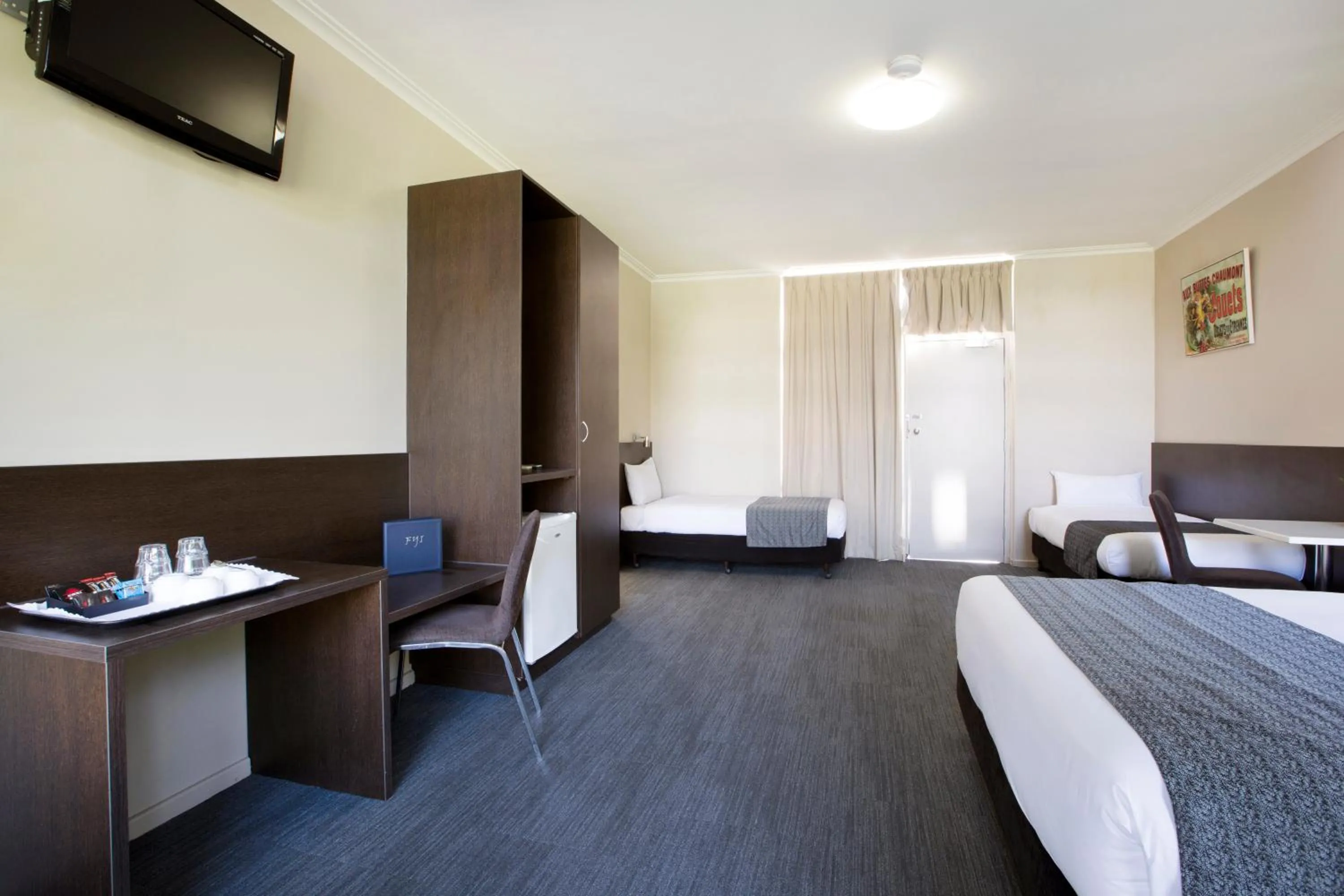 Bedroom, Bed in Links Hotel