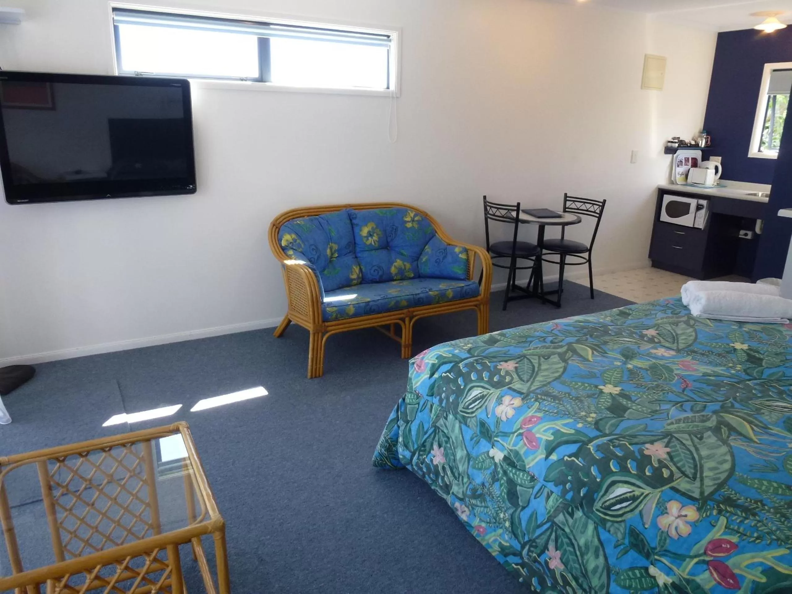 Photo of the whole room, Bed in Mana-Nui Motel
