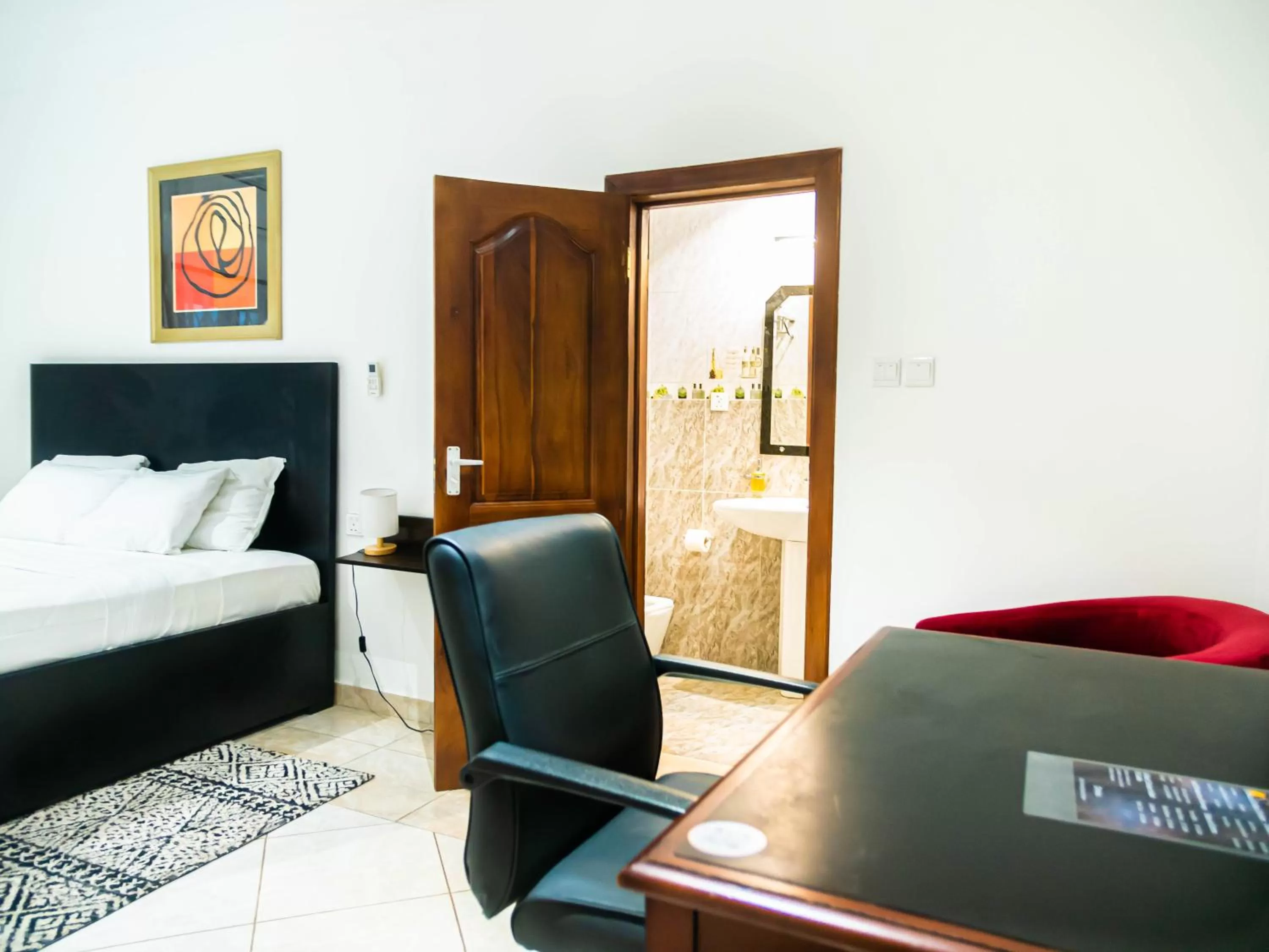 Seating area, Bed in KoKo Palm Inn LTD