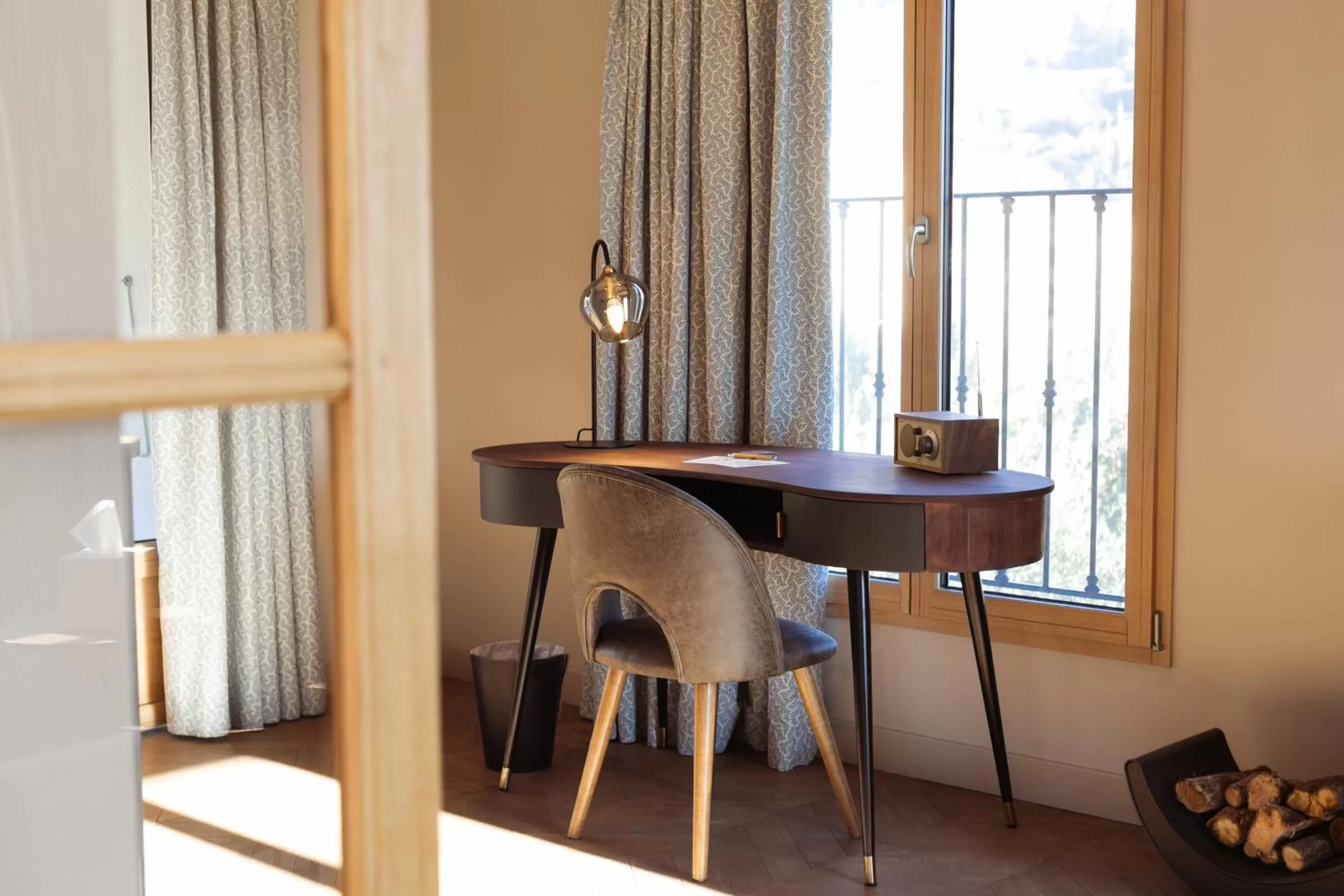 Seating area in LOU CALEN