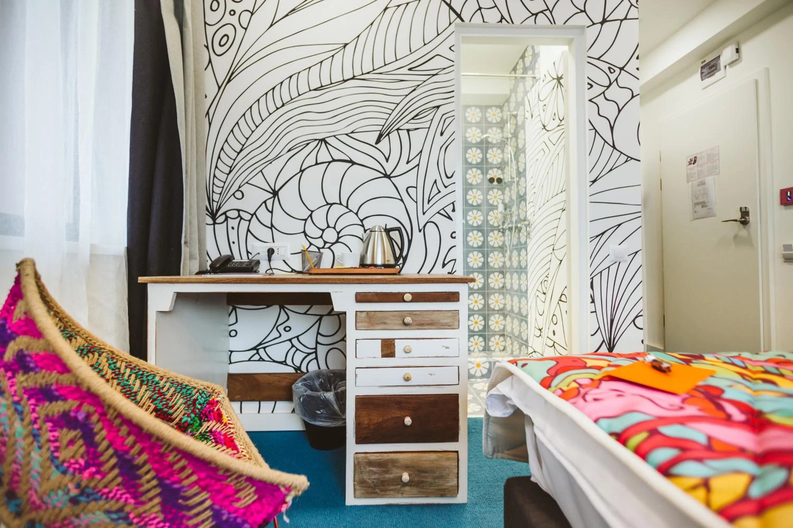 Photo of the whole room in Lol et Lola Hotel