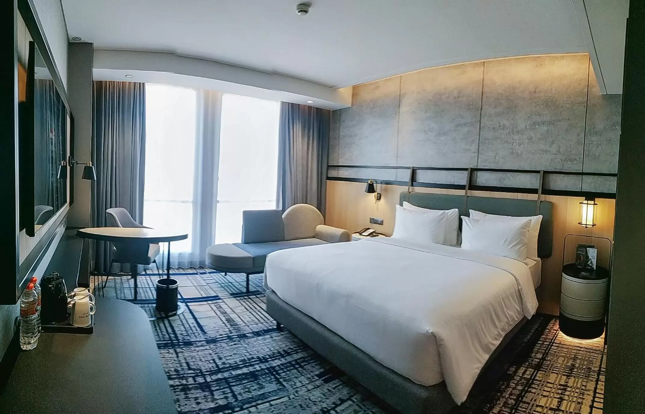 Photo of the whole room, Bed in Mercure Surabaya Manyar