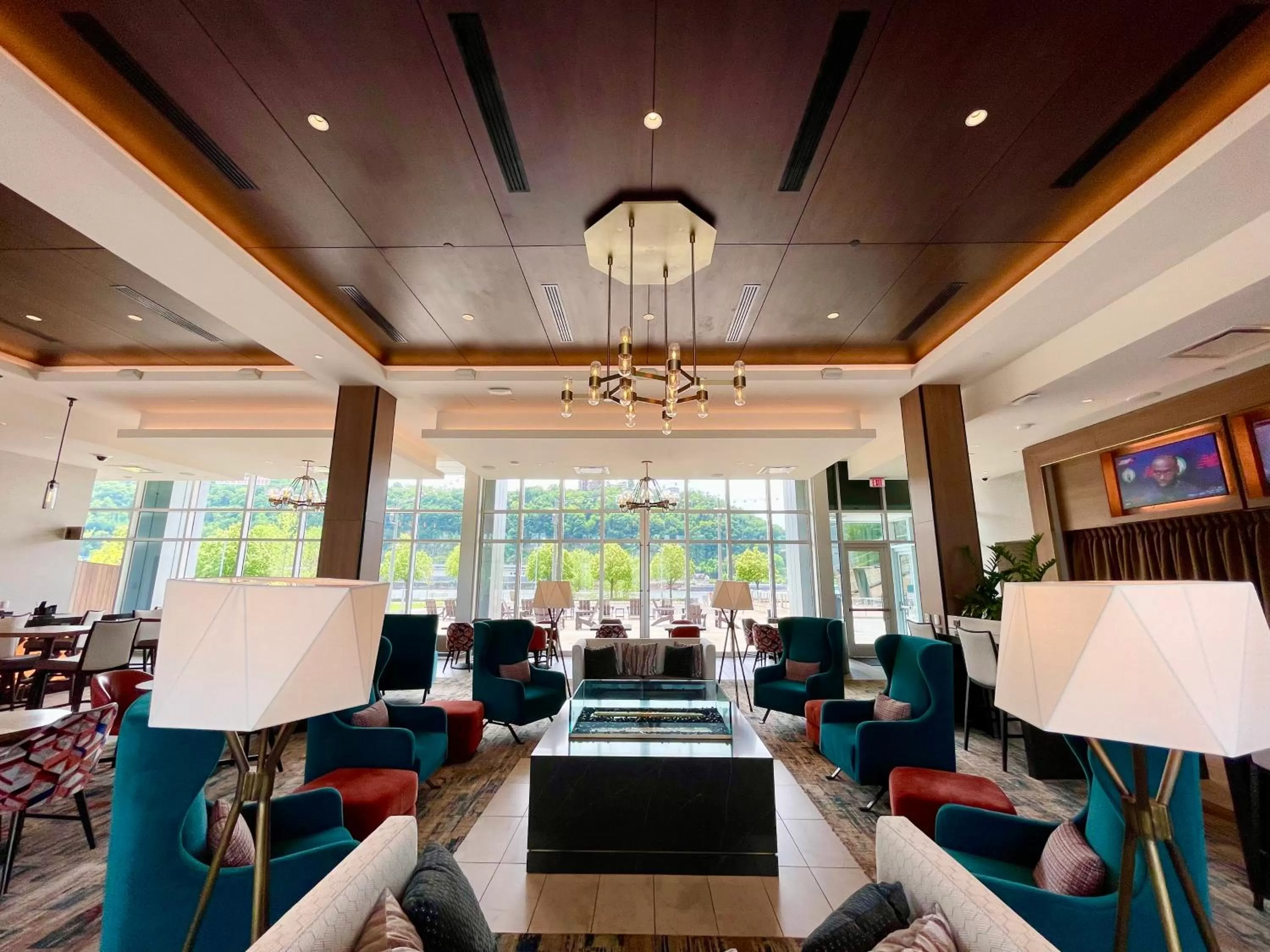 Communal lounge/ TV room in The Landing Hotel at Rivers Casino Pittsburgh