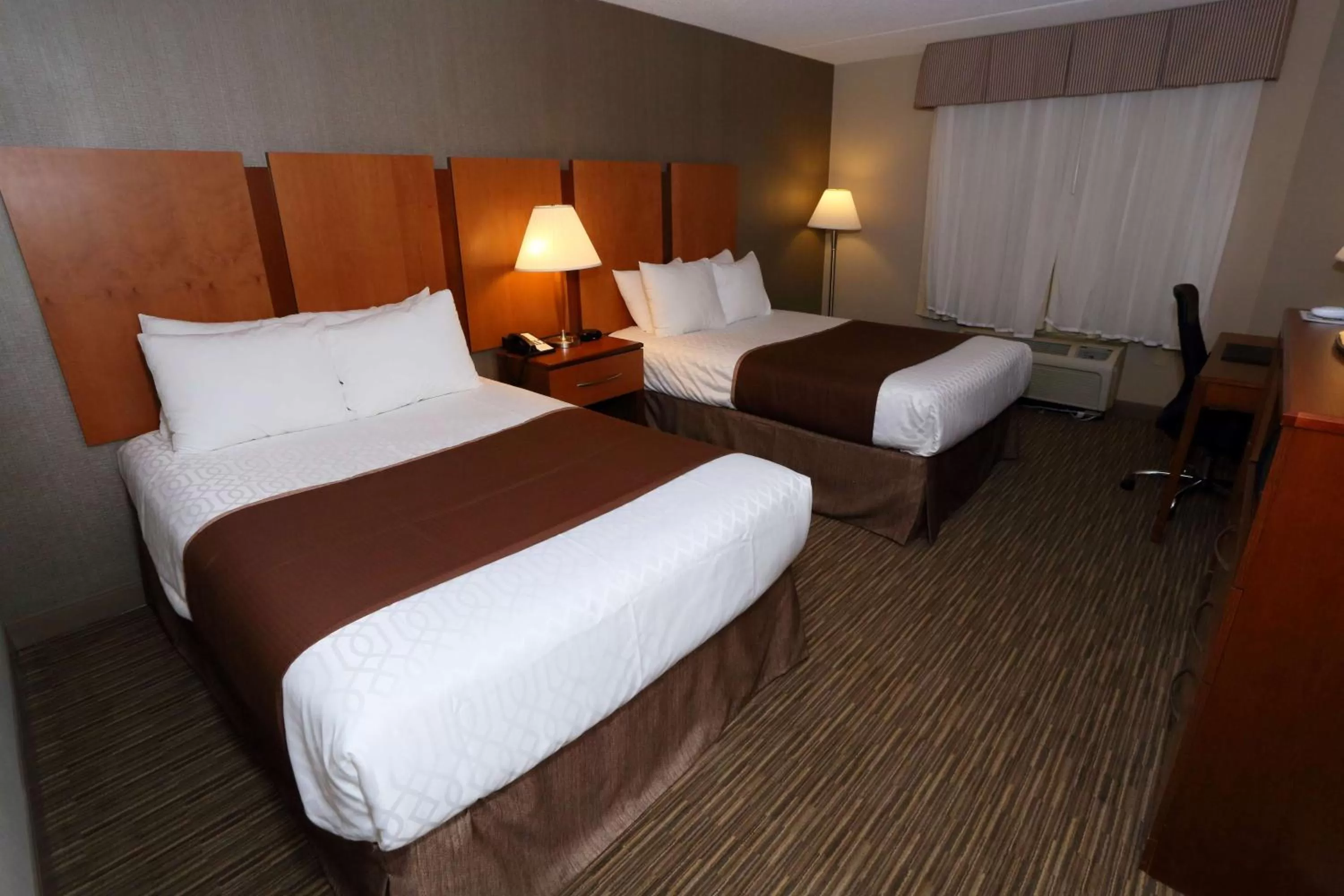 Photo of the whole room, Bed in Best Western La Plata Inn