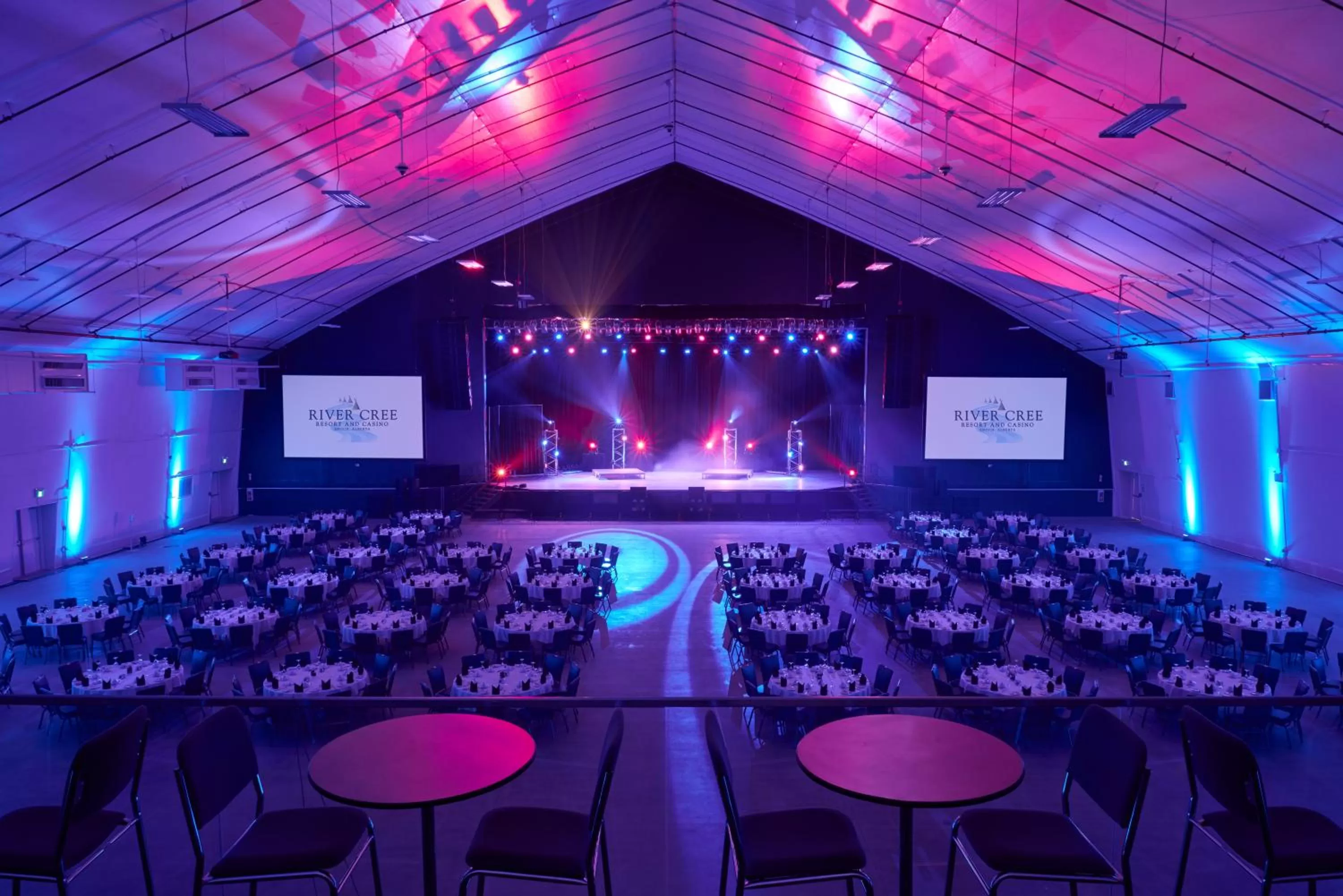 Evening entertainment in River Cree Resort & Casino