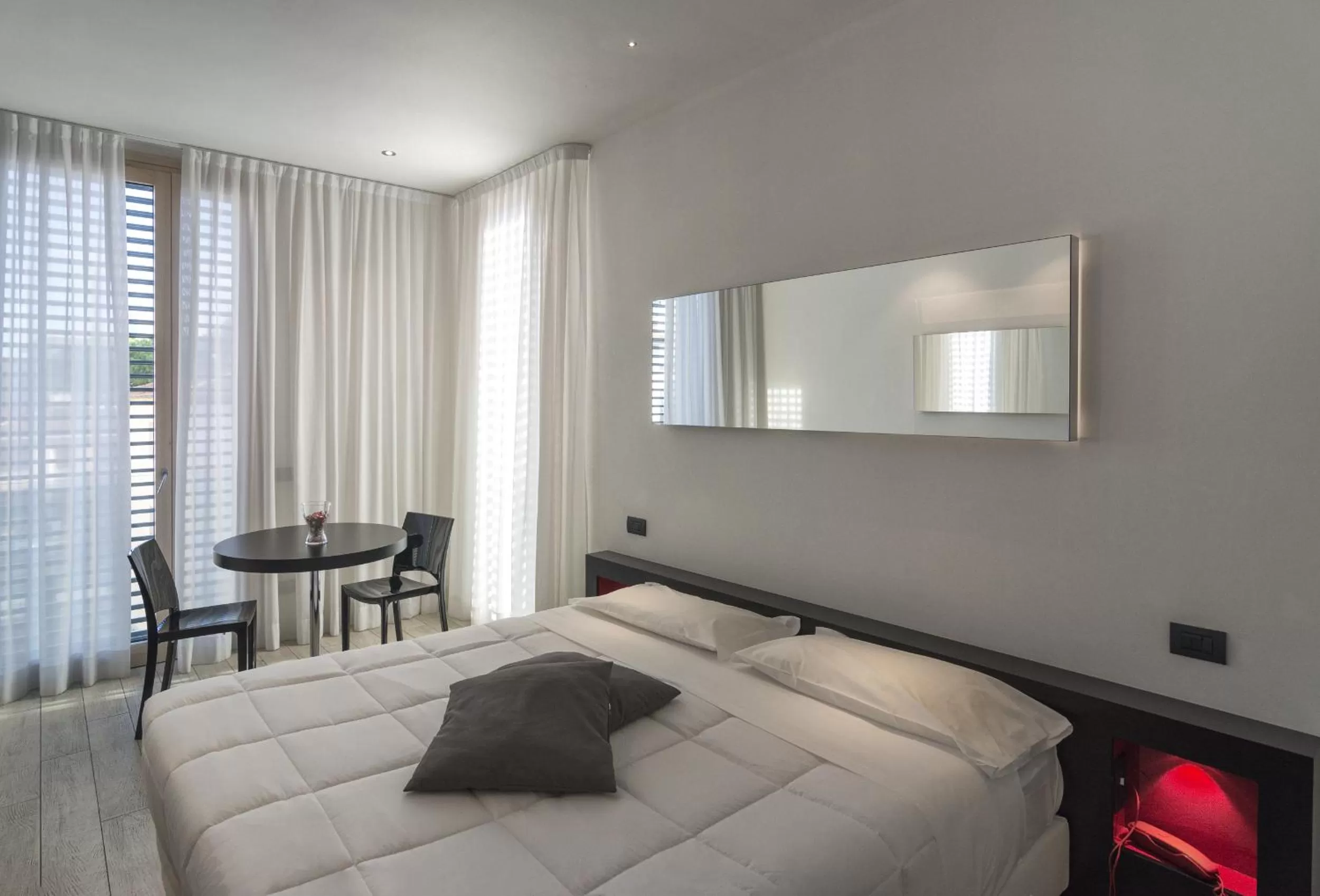 Photo of the whole room, Bed in Blue Shades Hotel