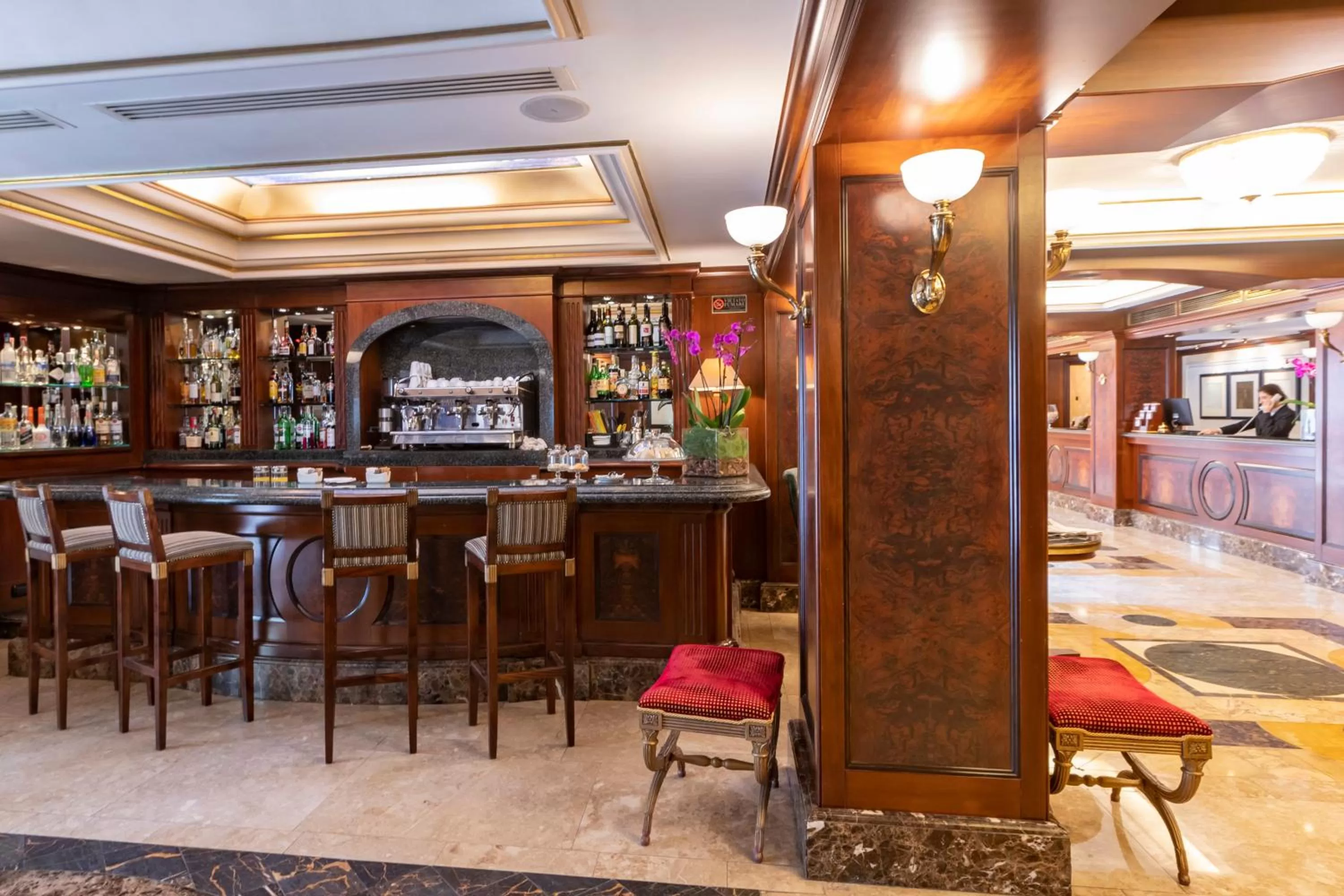 Lounge or bar in River Chateau Hotel