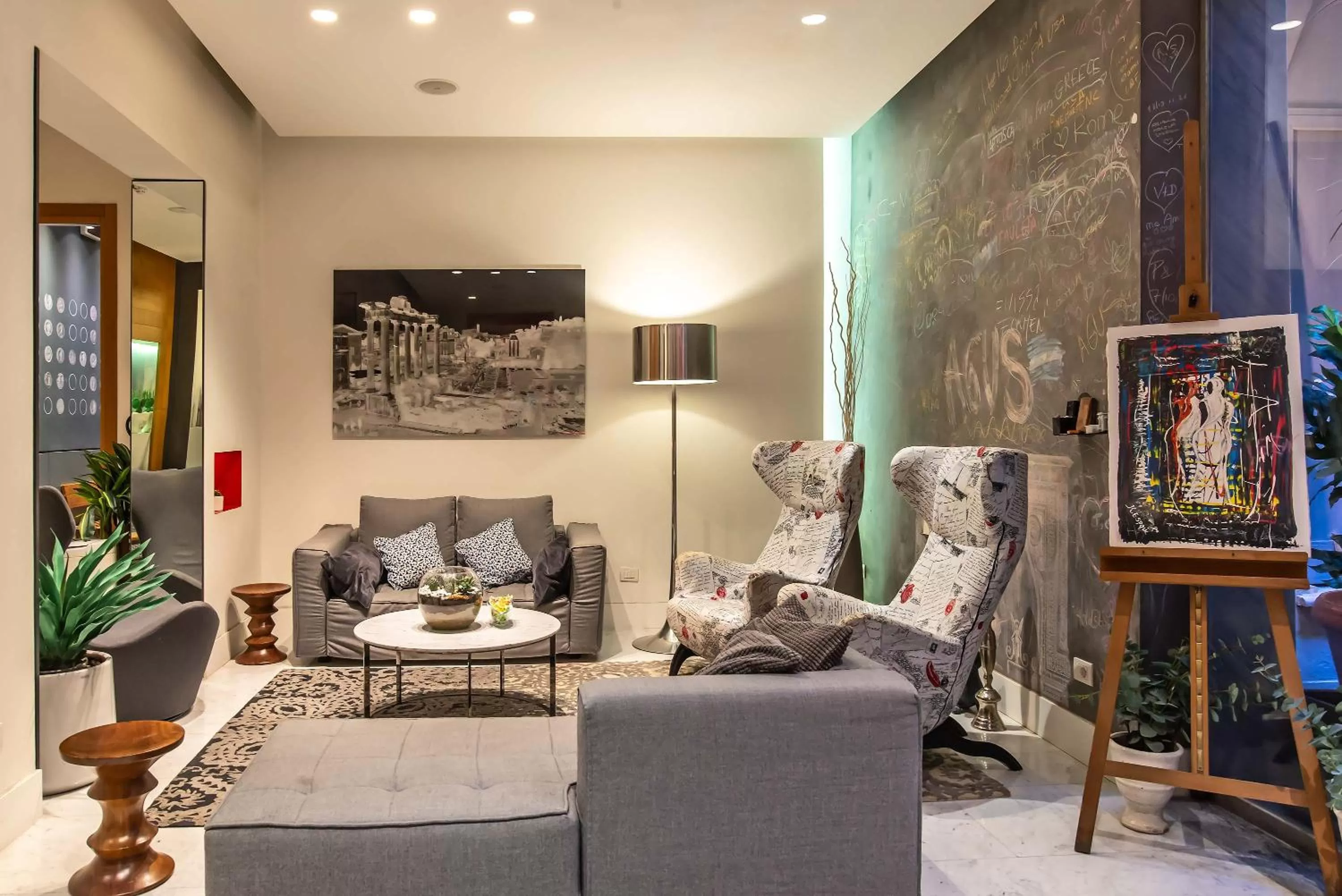 Communal lounge/ TV room in Hotel White