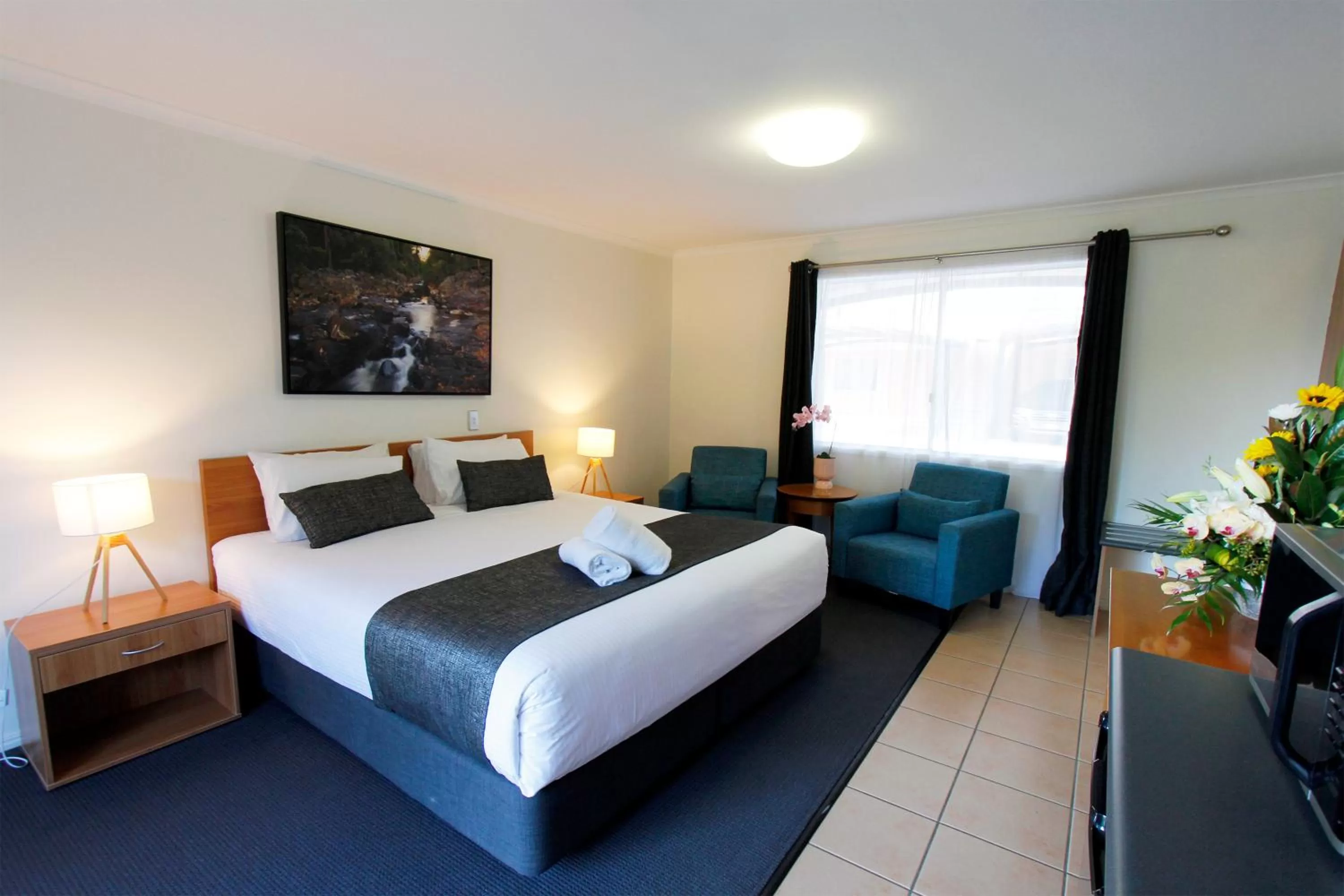 Bedroom, Bed in Windmill Motel & Events Centre