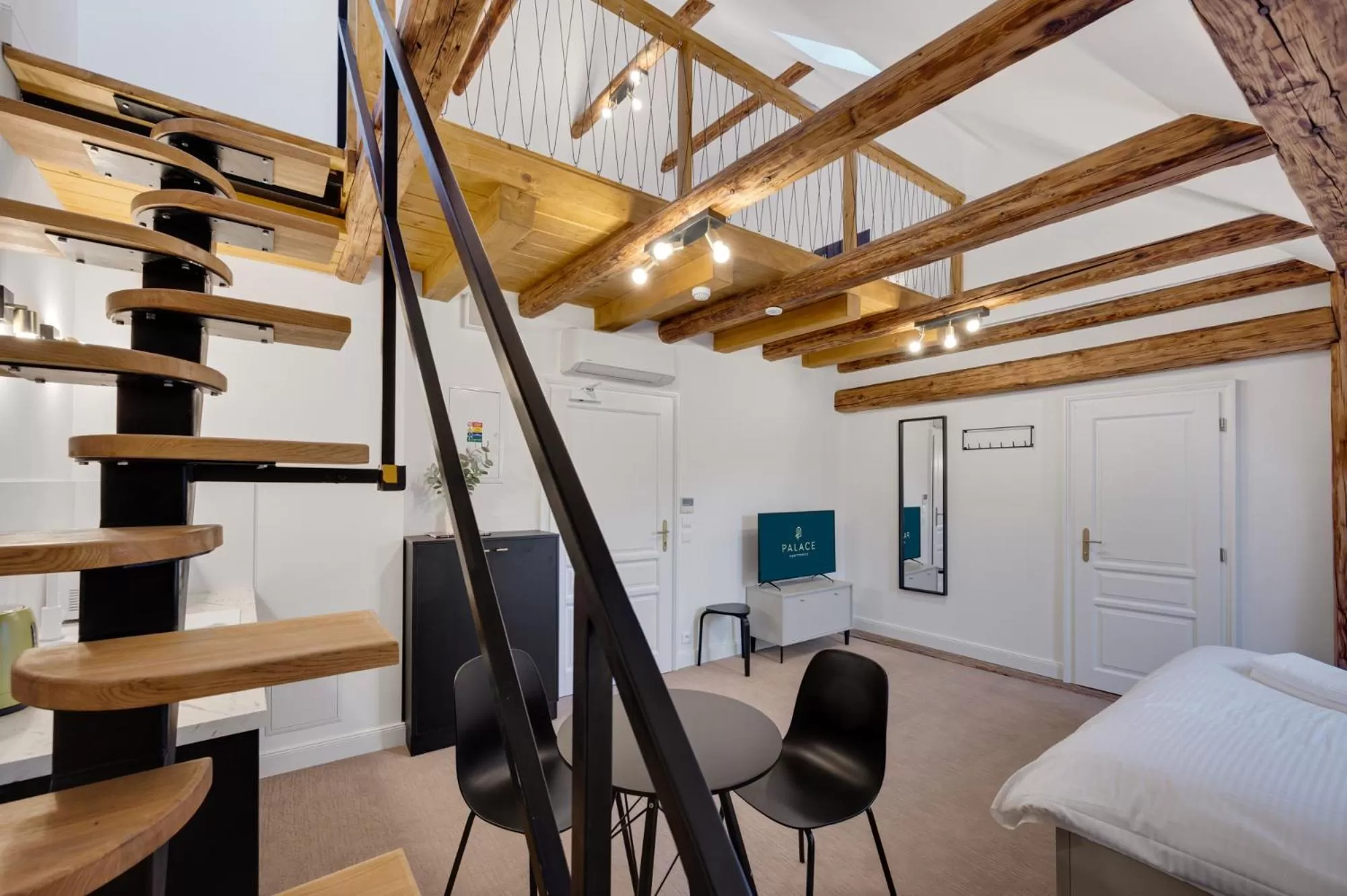 Photo of the whole room, Bed in Palace Apartments