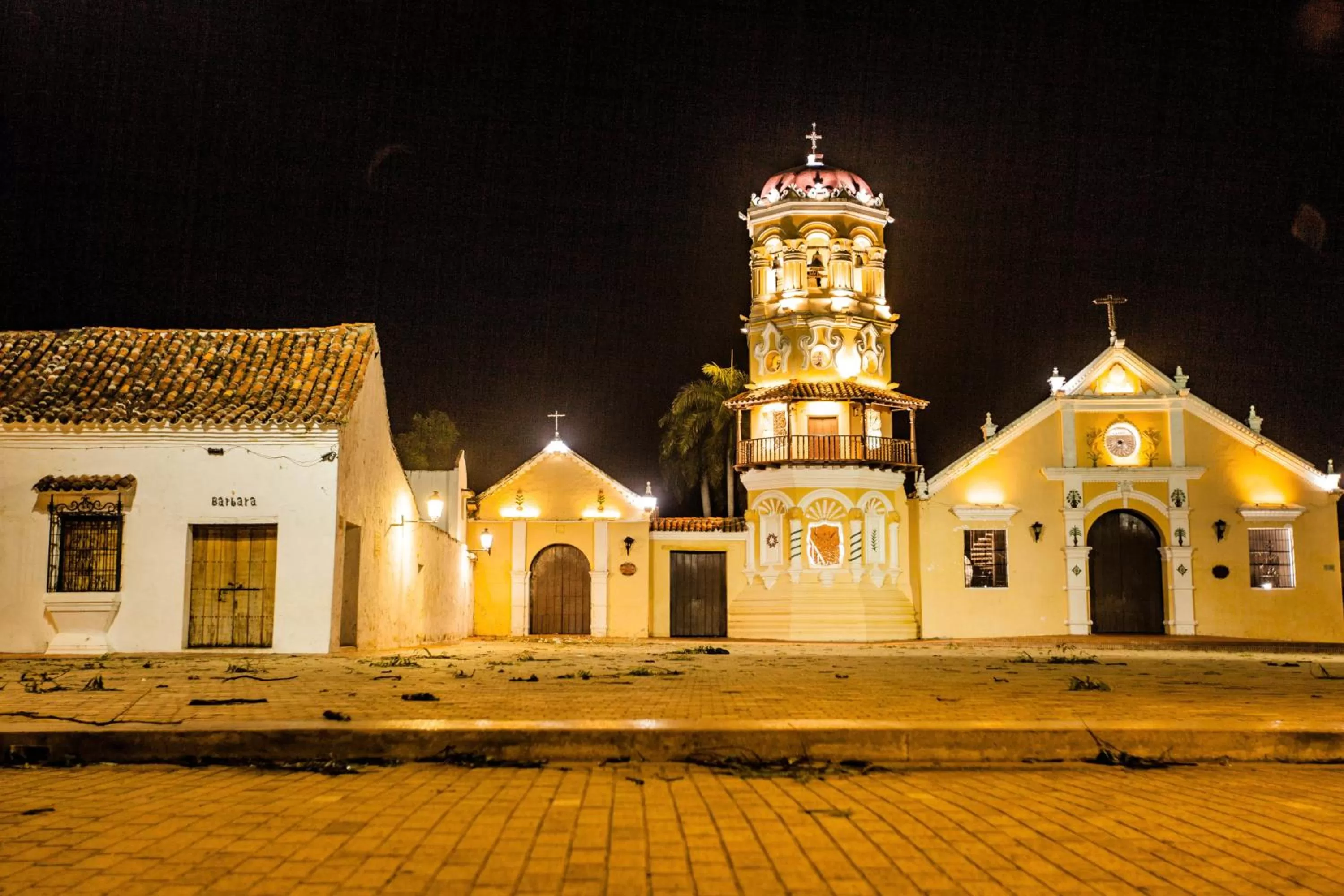 Nearby landmark in La Casa Amarilla