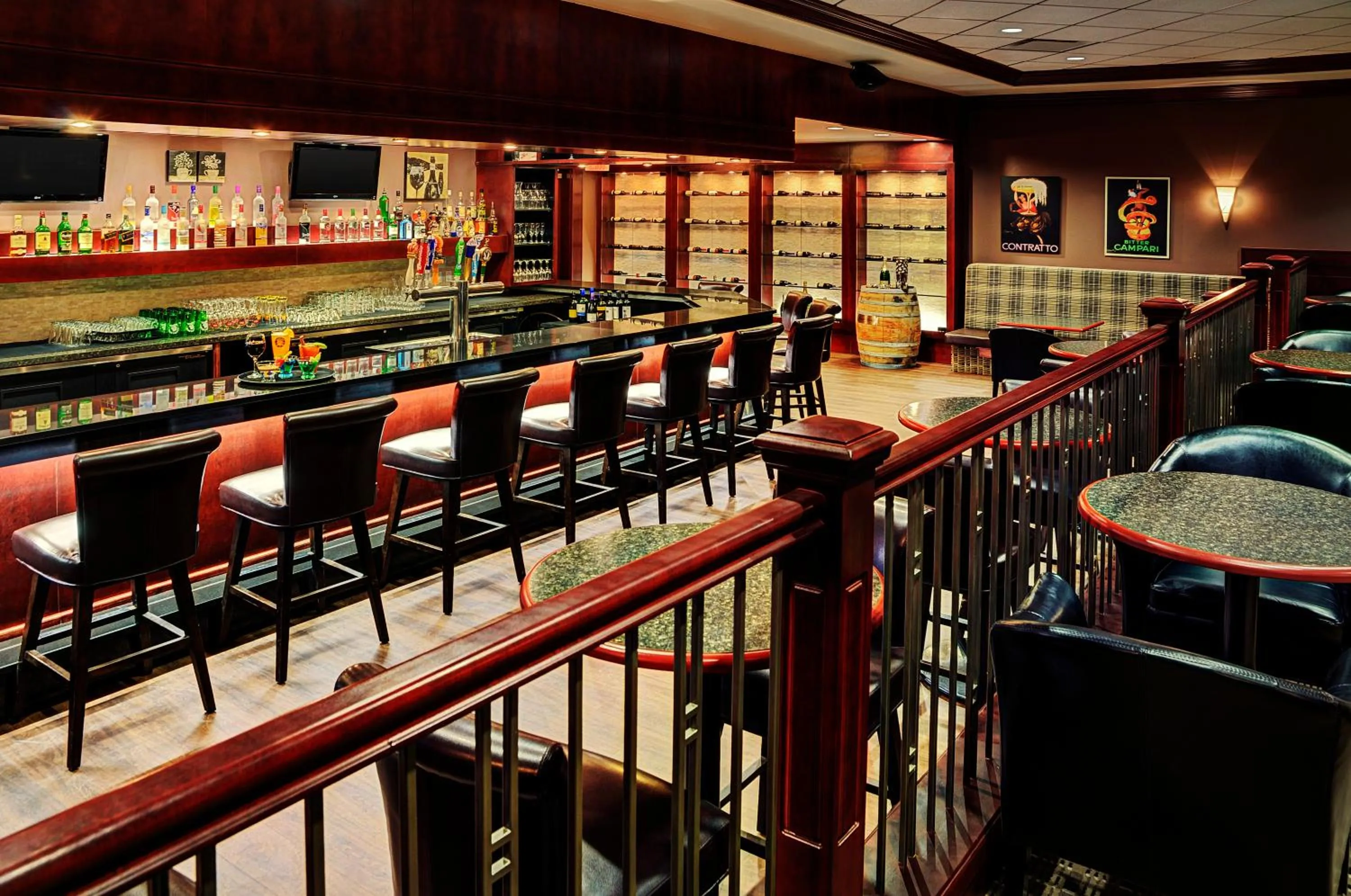 Lounge or bar in Chateau Nova Yellowhead