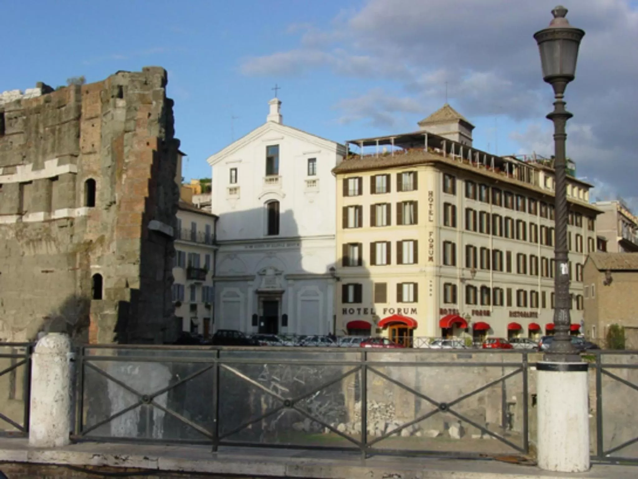 Facade/entrance in Hotel Forum