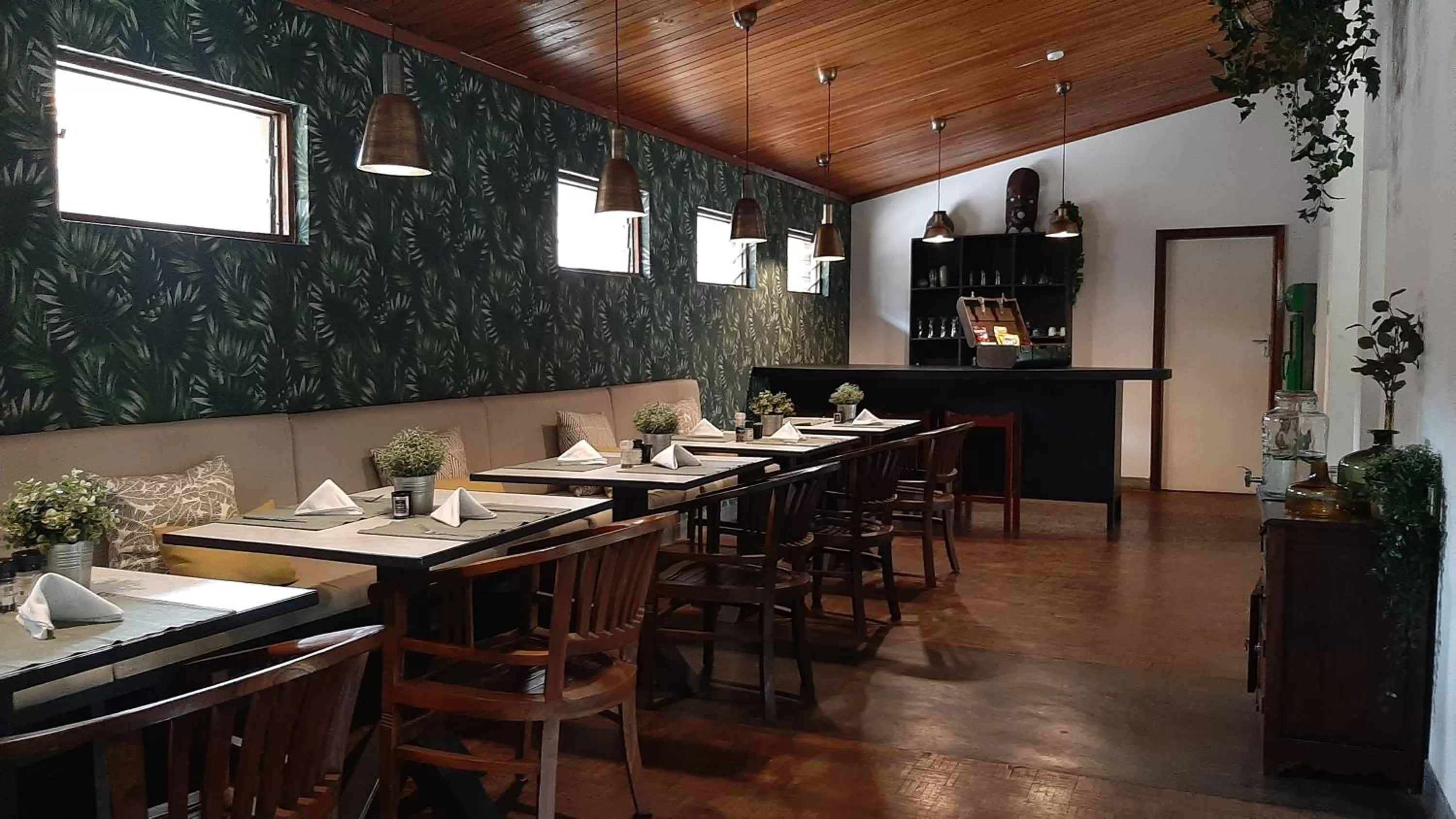 Restaurant/places to eat in Mitengo House