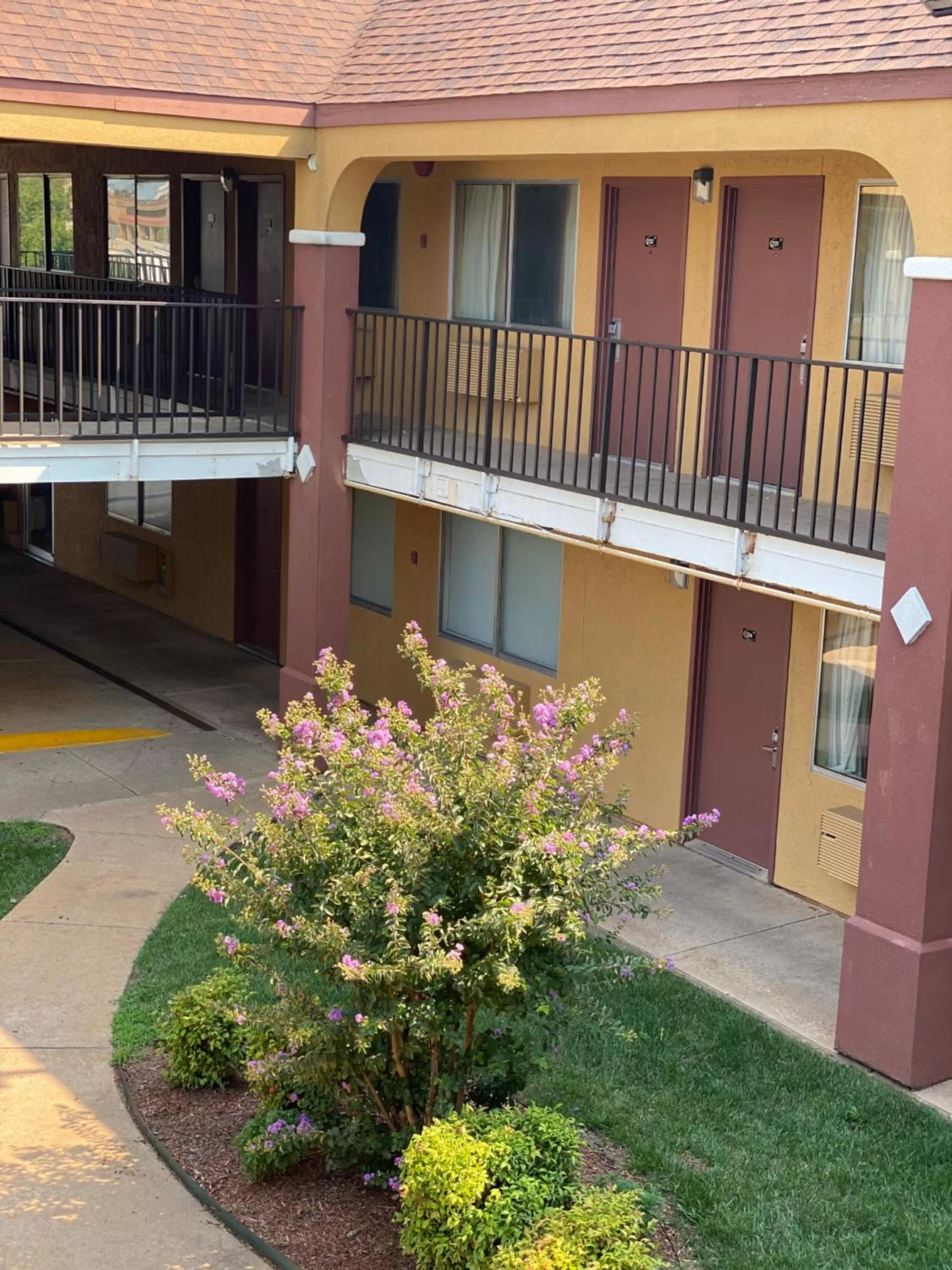 Garden in Super 8 by Wyndham Midwest City OK