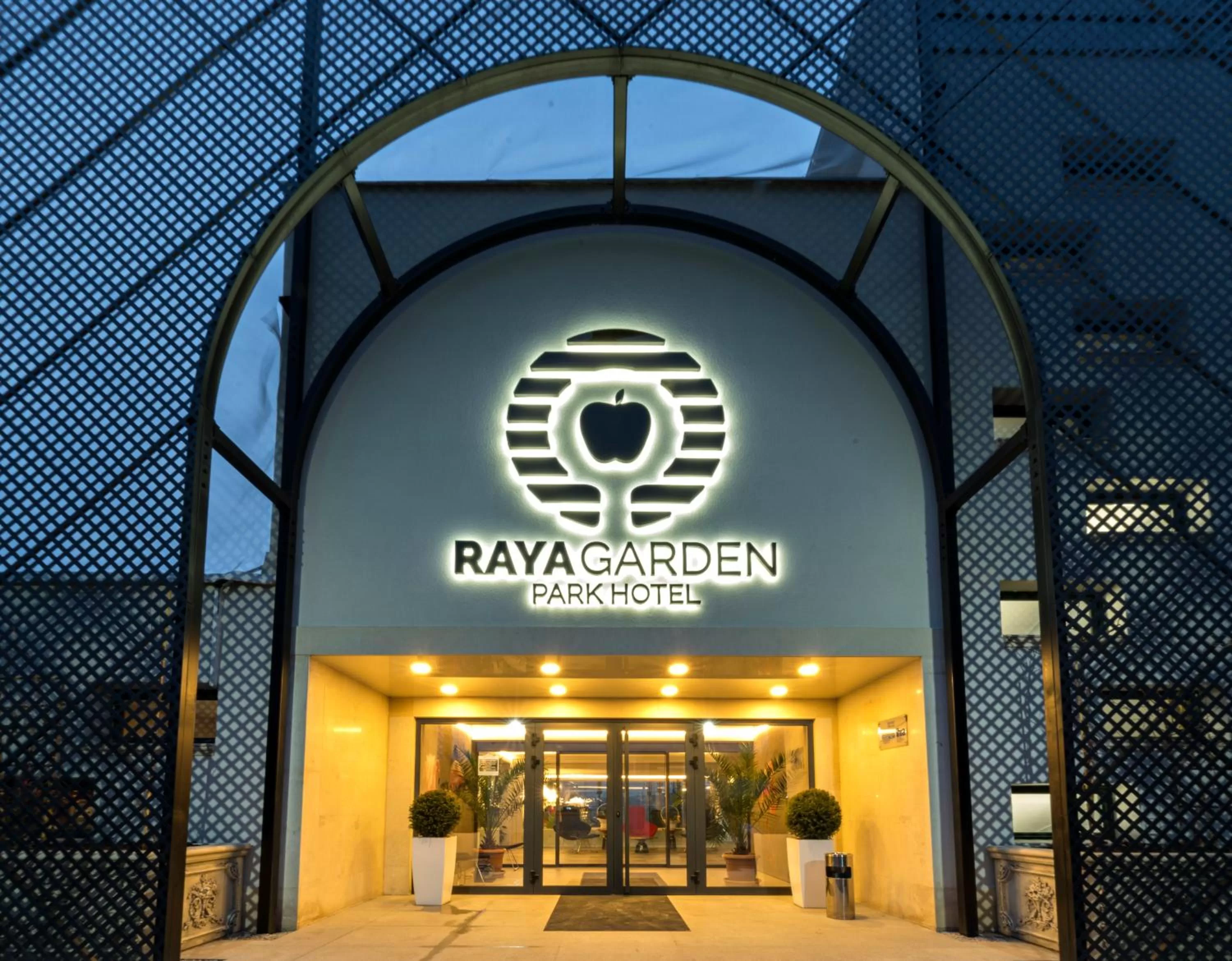 RAYA Garden - Park Hotel & Winery