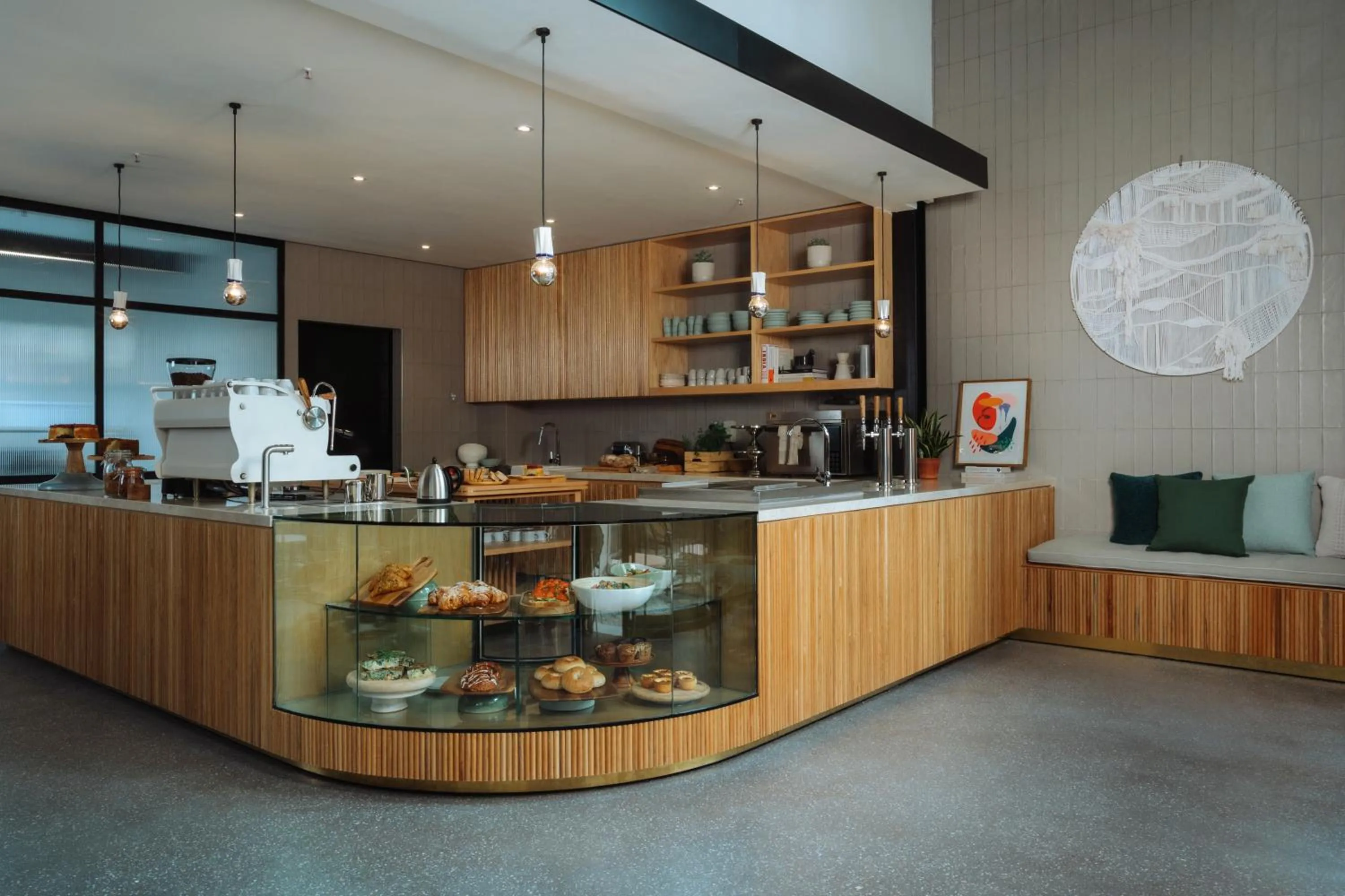 Restaurant/places to eat in KLoe Hotel