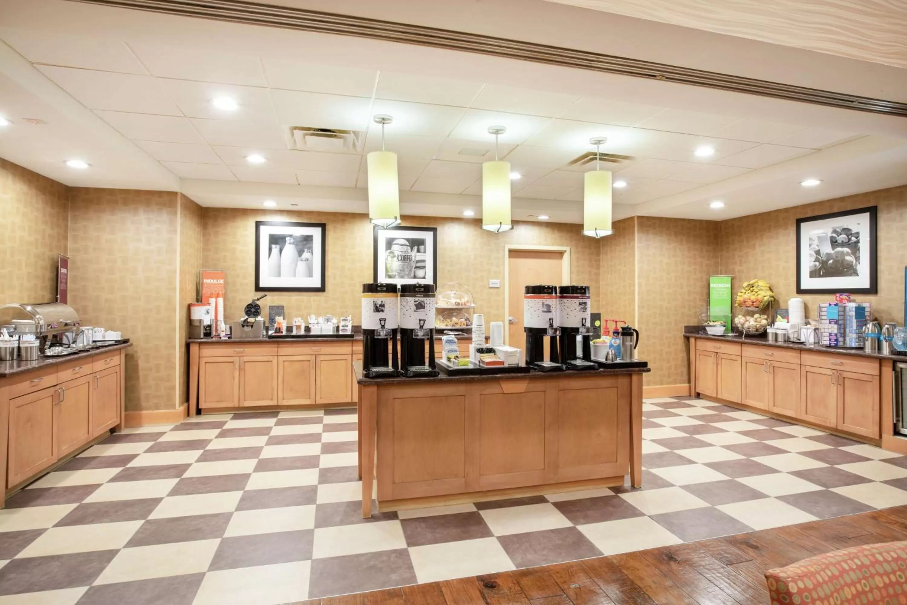 Breakfast in Hampton Inn and Suites Denver/South-RidgeGate