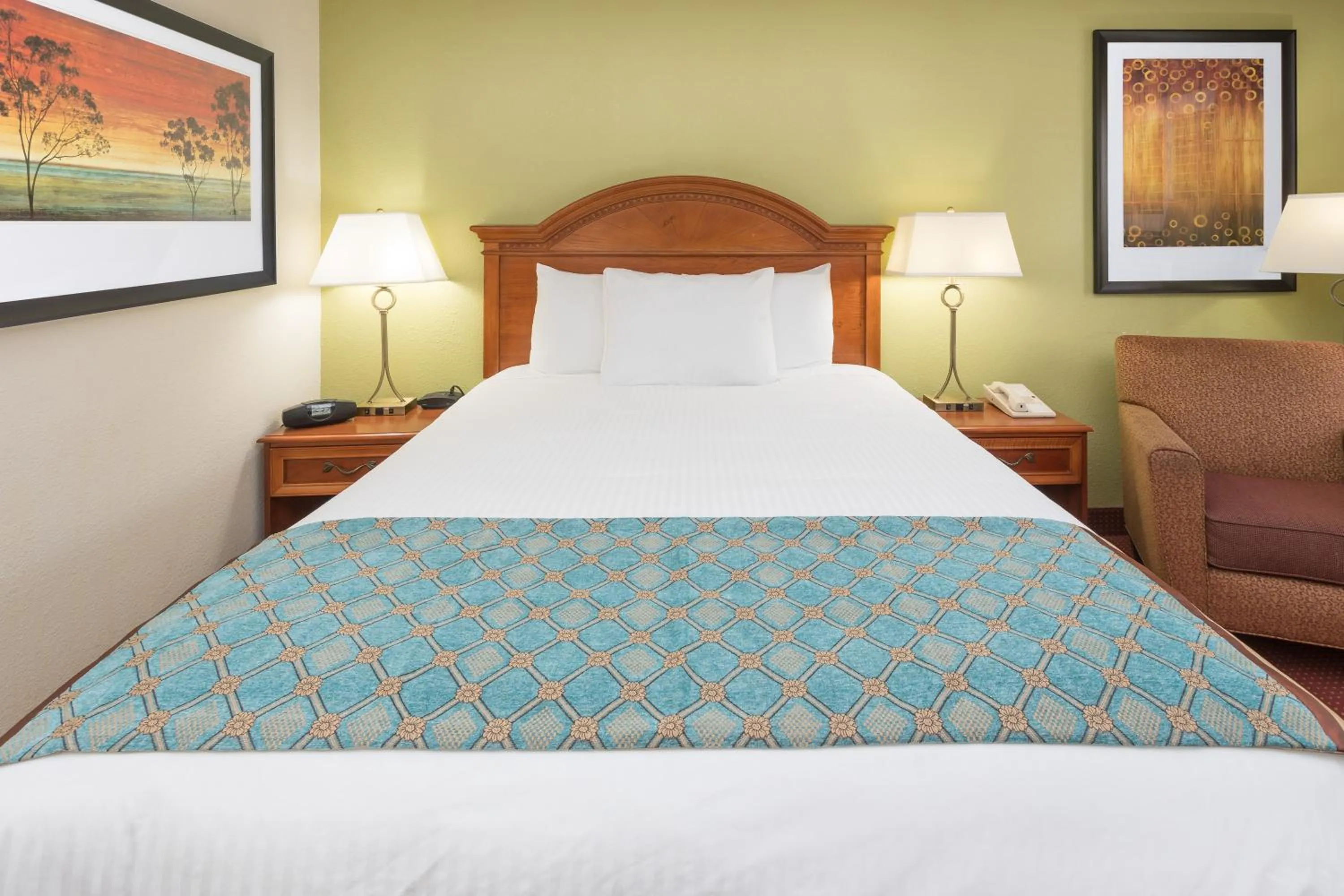 Seating area in Baymont by Wyndham Orangeburg North