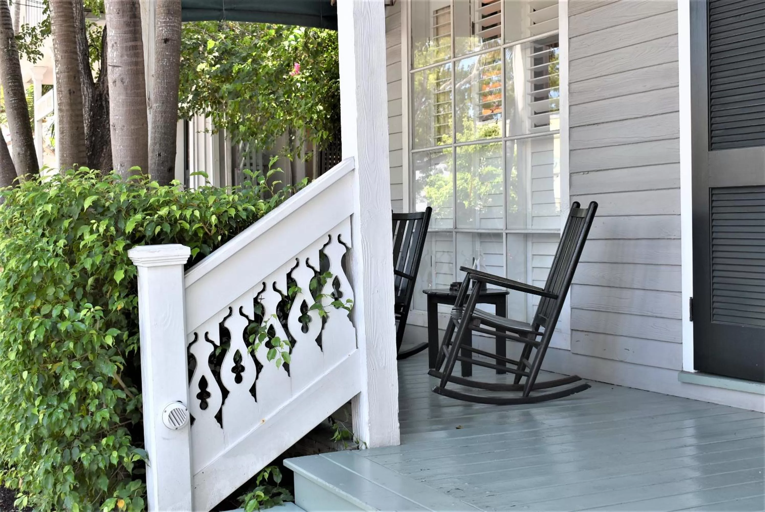 Patio in Simonton Court Historic Inn & Cottages