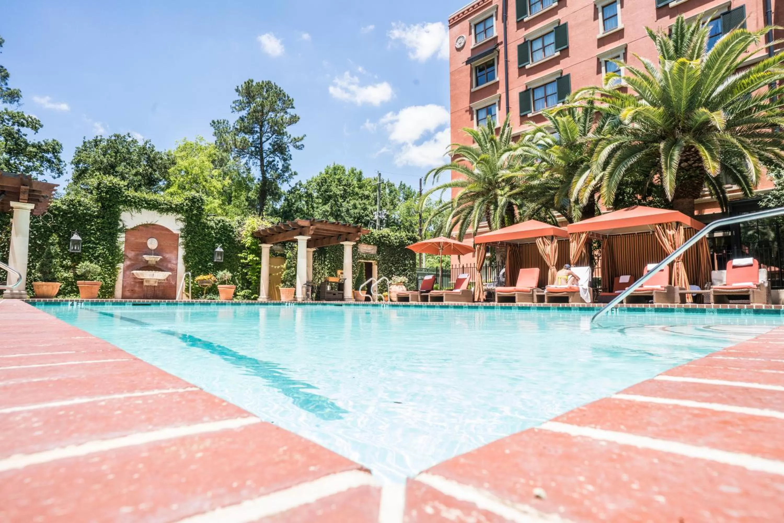Pool view in Hotel Granduca Houston