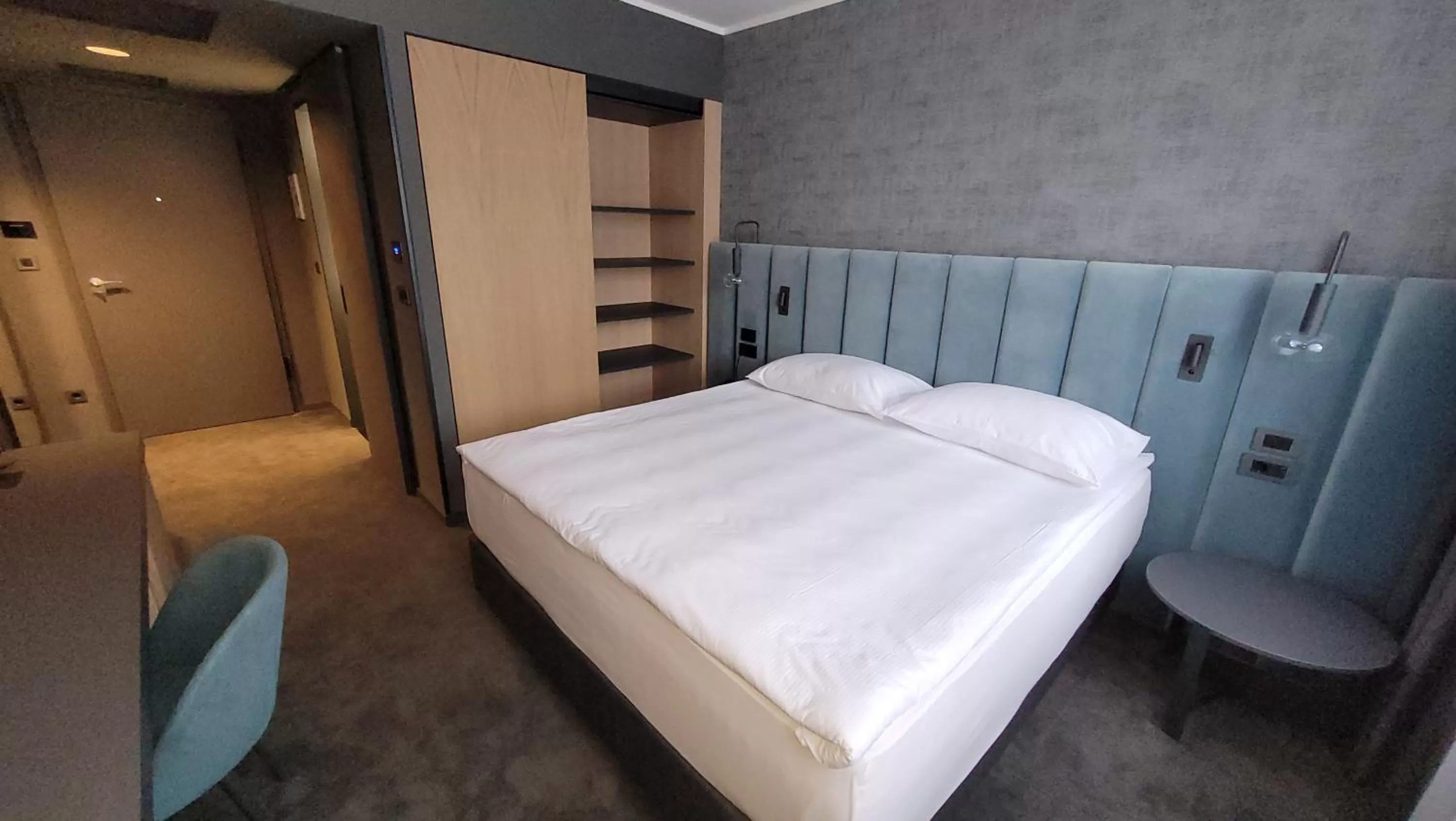 Bed in Elegans Hotel Brdo