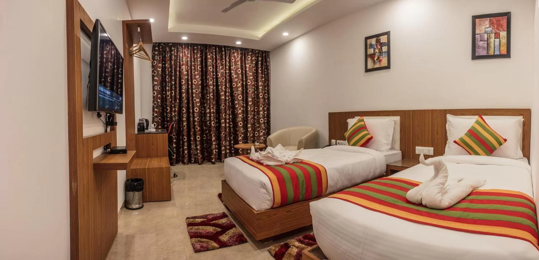 Bedroom, Bed in Hotel Suktara International