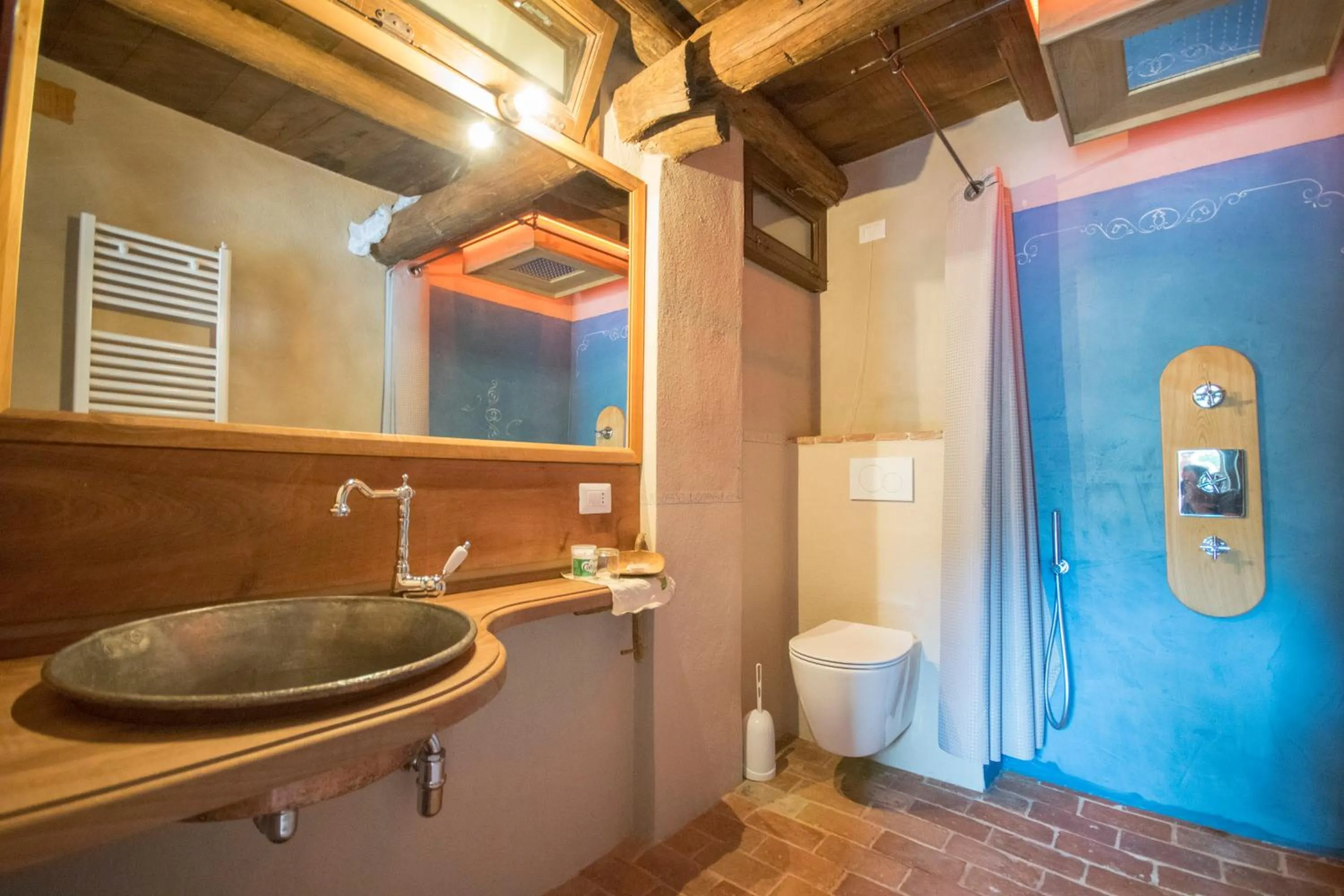 Shower in Il Sogno Della Vita AgriResort - Country Rooms & Suites