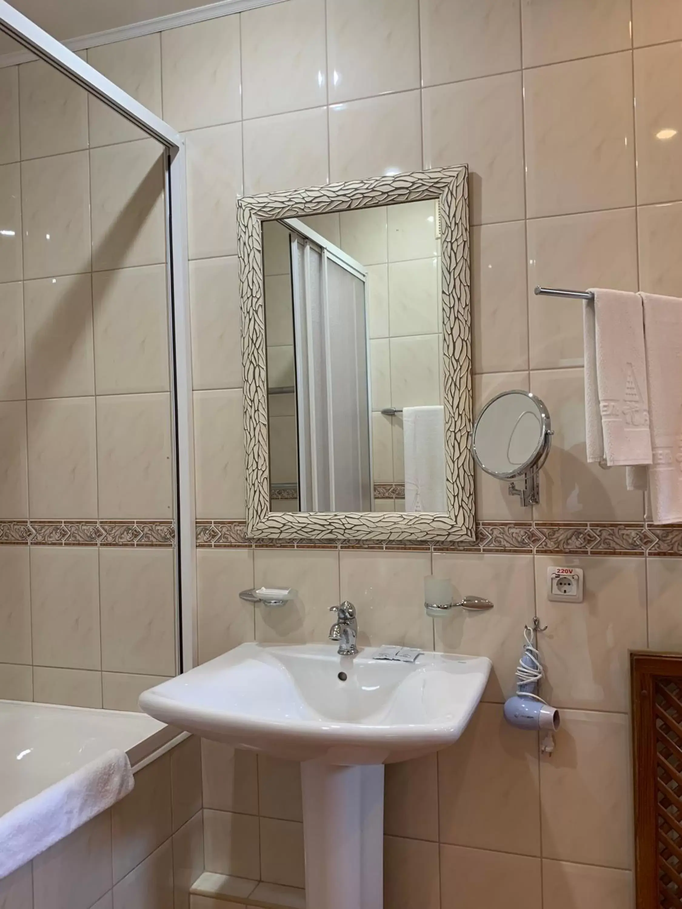 One-Bedroom Apartment in Hotel Prydesnyansky One-Bedroom Apartment in Hotel Prydesnyansky