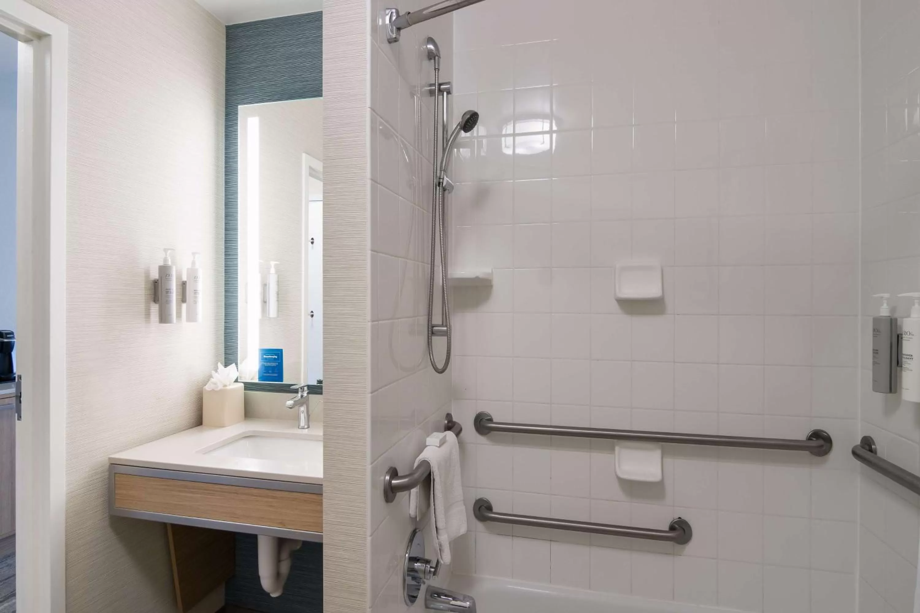 Bathroom in Hilton Garden Inn Madison West/Middleton